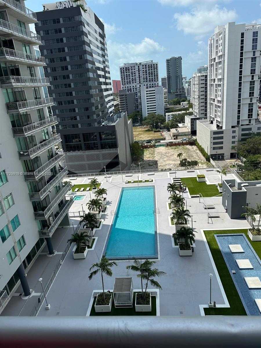 Small Image of 690 SOUTH WEST 1ST CT #1723, Miami Number 14