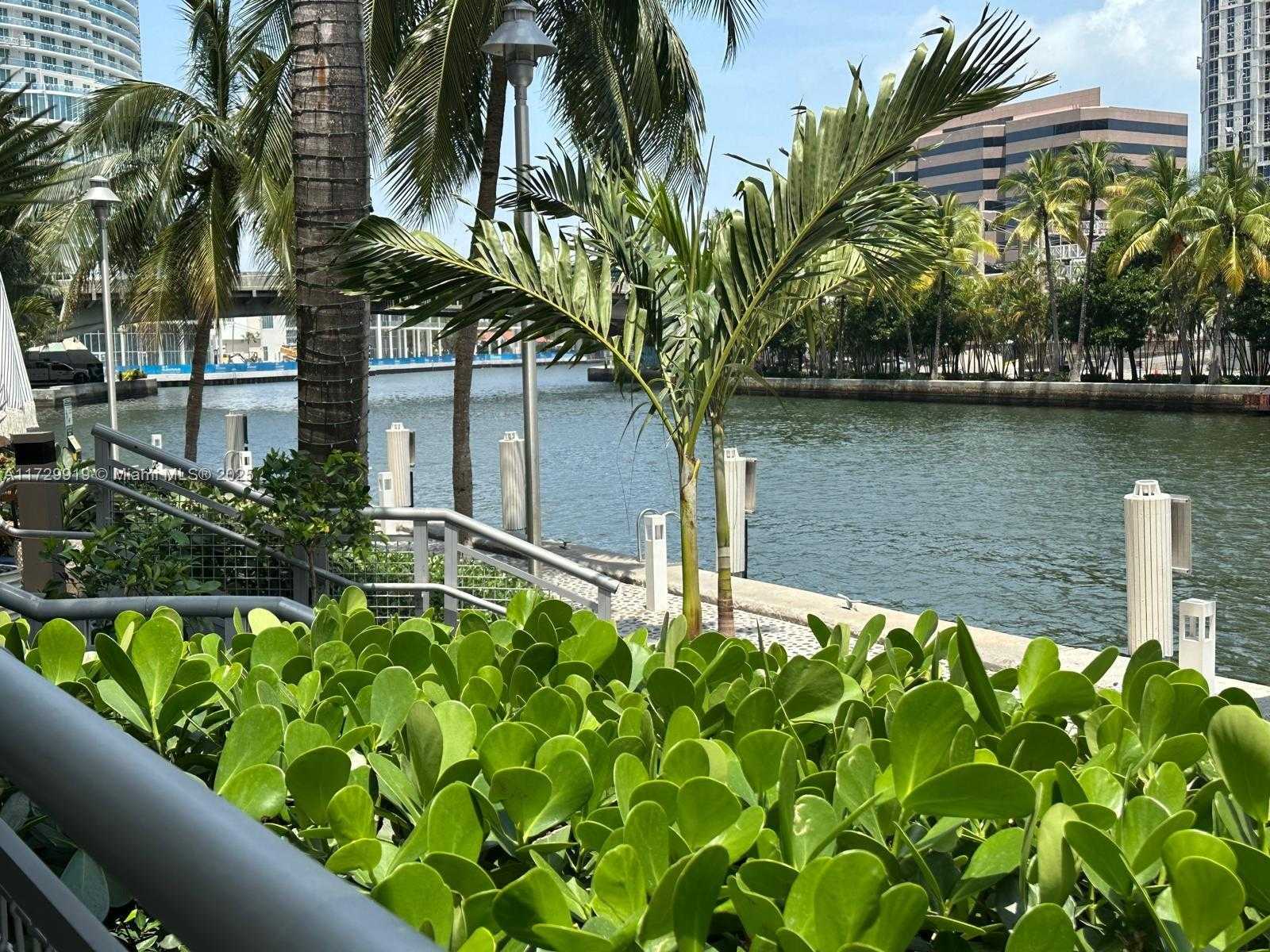 Small Image of 690 SOUTH WEST 1ST CT #1723, Miami Number 15