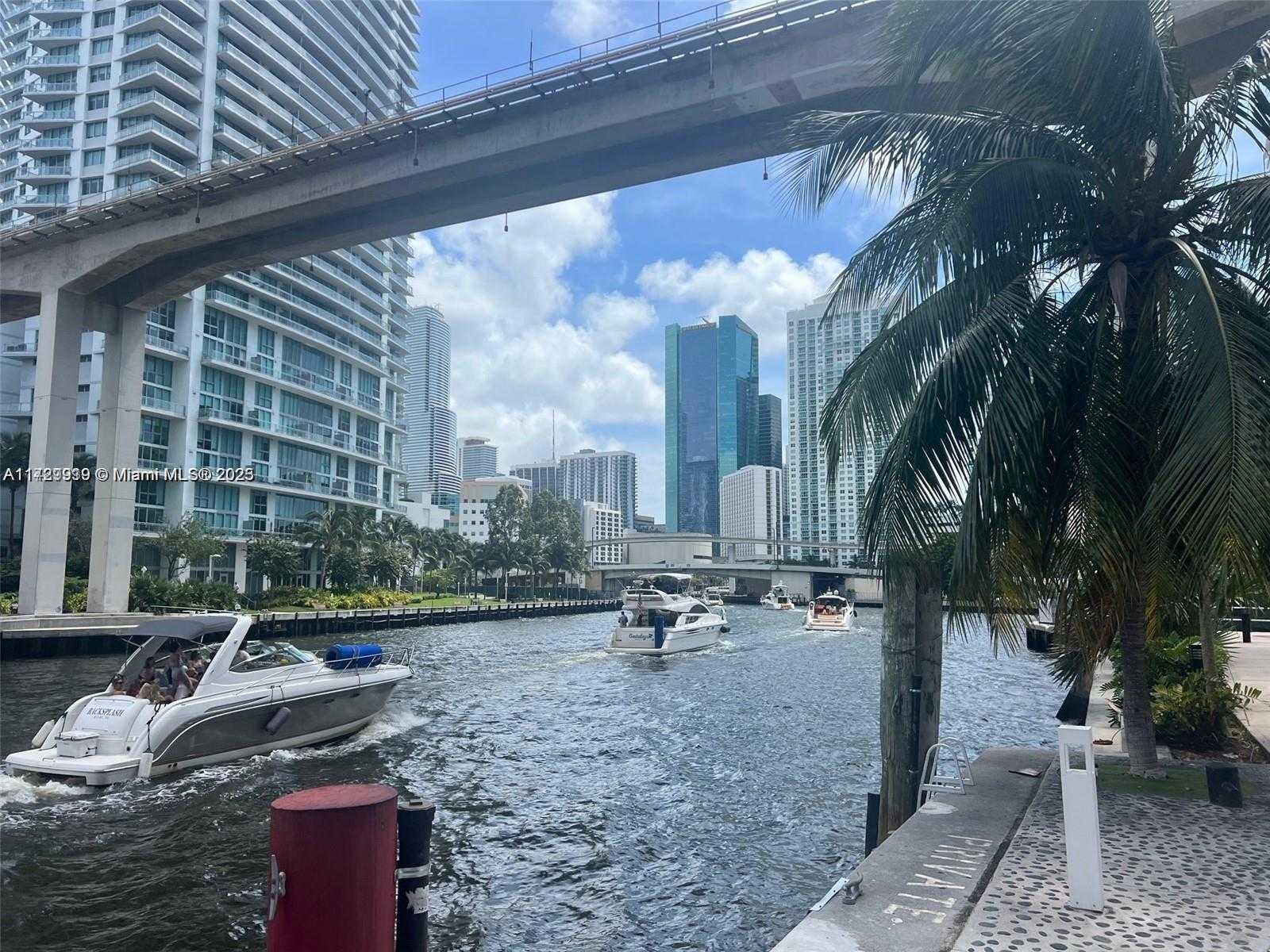 Small Image of 690 SOUTH WEST 1ST CT #1723, Miami Number 16