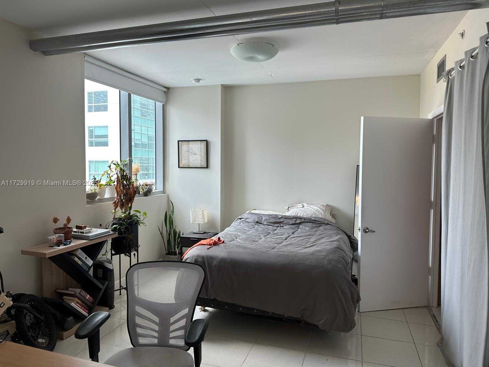 Small Image of 690 SOUTH WEST 1ST CT #1723, Miami Number 3