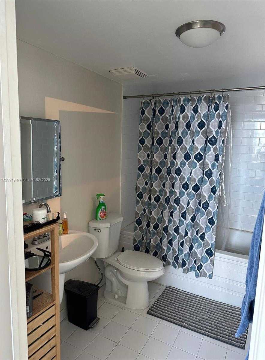 Small Image of 690 SOUTH WEST 1ST CT #1723, Miami Number 6
