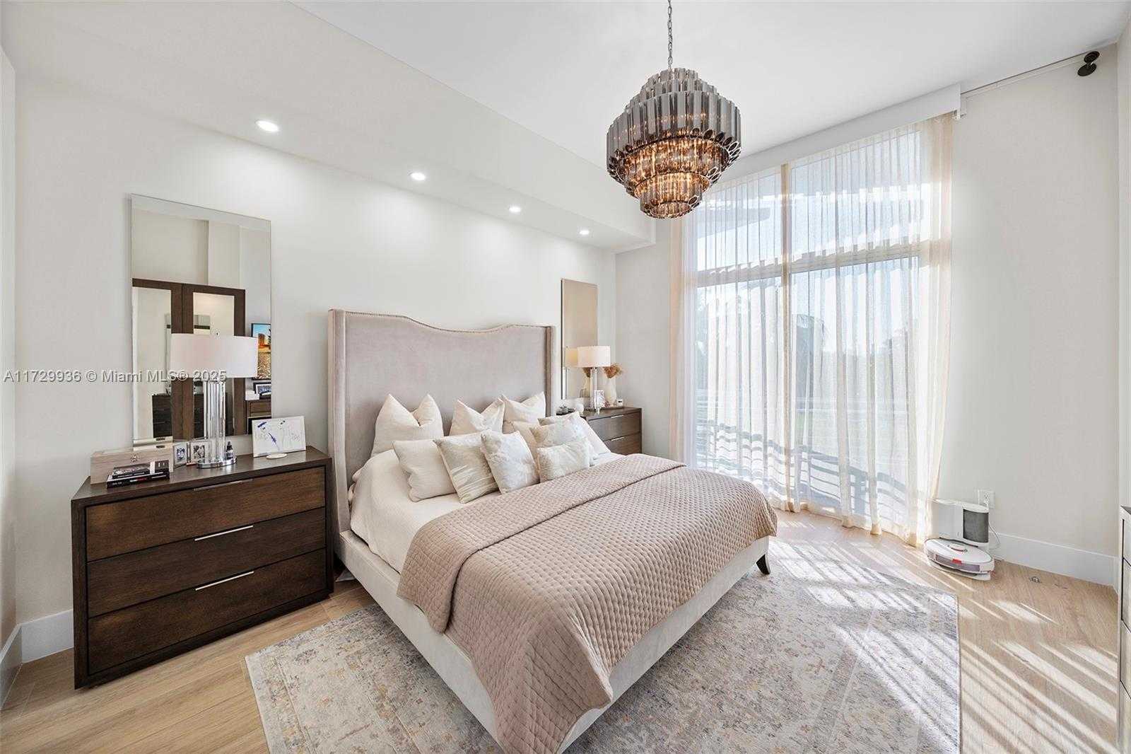 Small Image of 2001 MERIDIAN AVE #411, Miami Beach Number 12