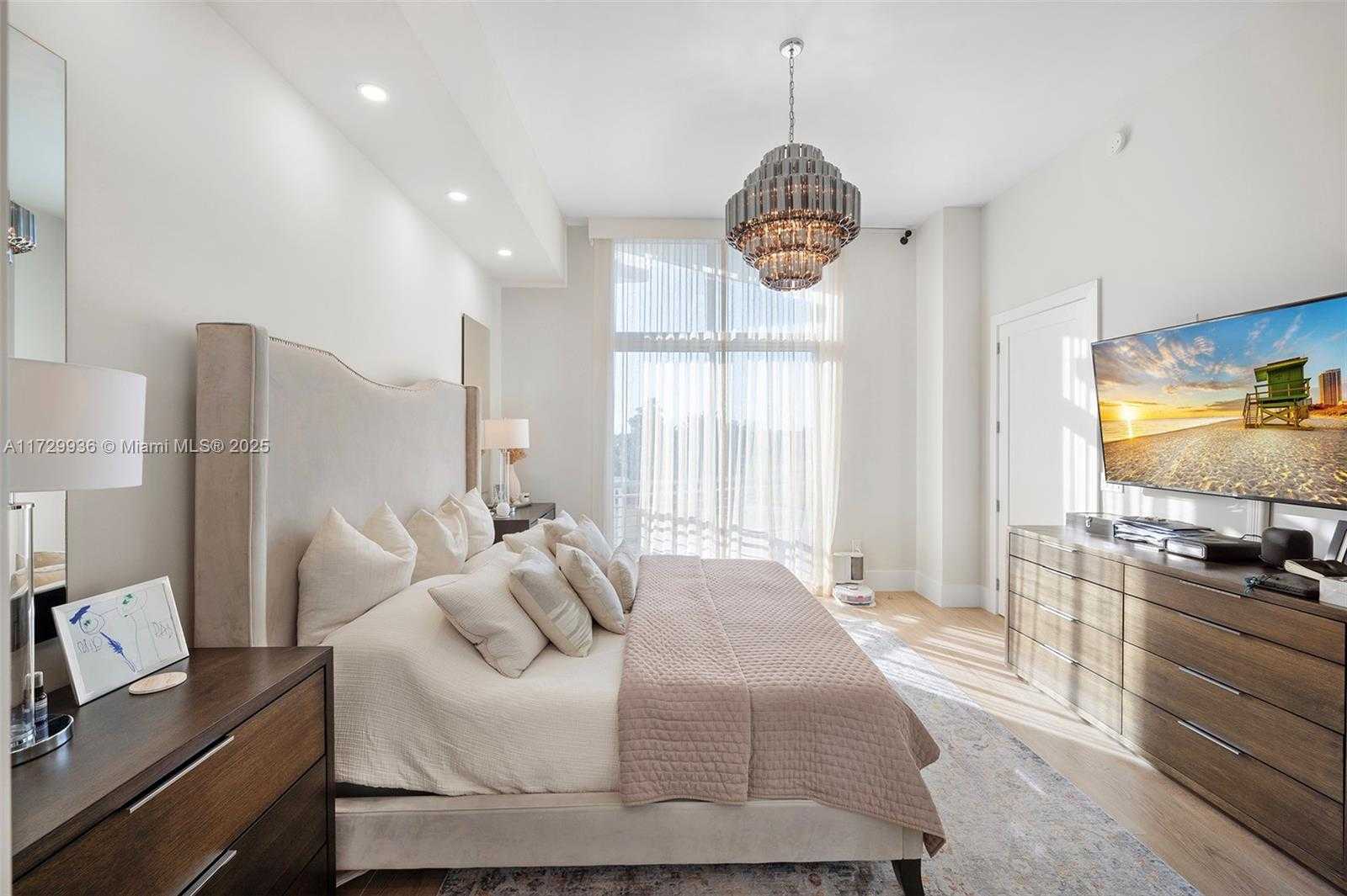 Small Image of 2001 MERIDIAN AVE #411, Miami Beach Number 13
