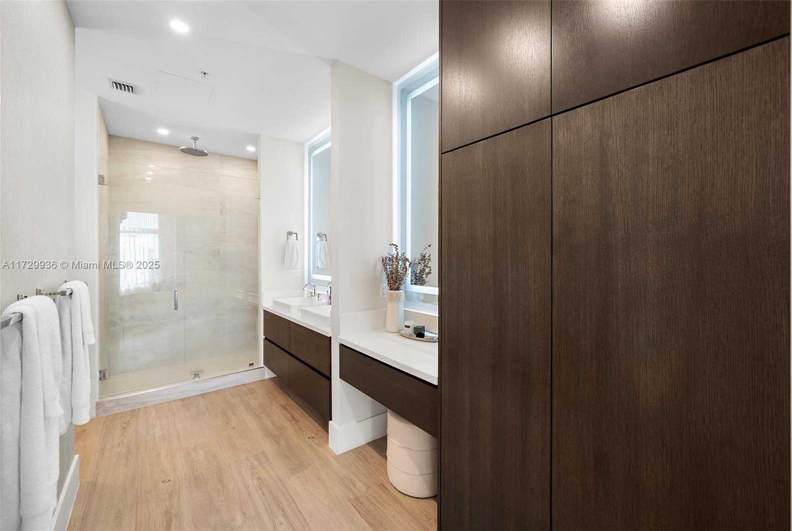 Small Image of 2001 MERIDIAN AVE #411, Miami Beach Number 14