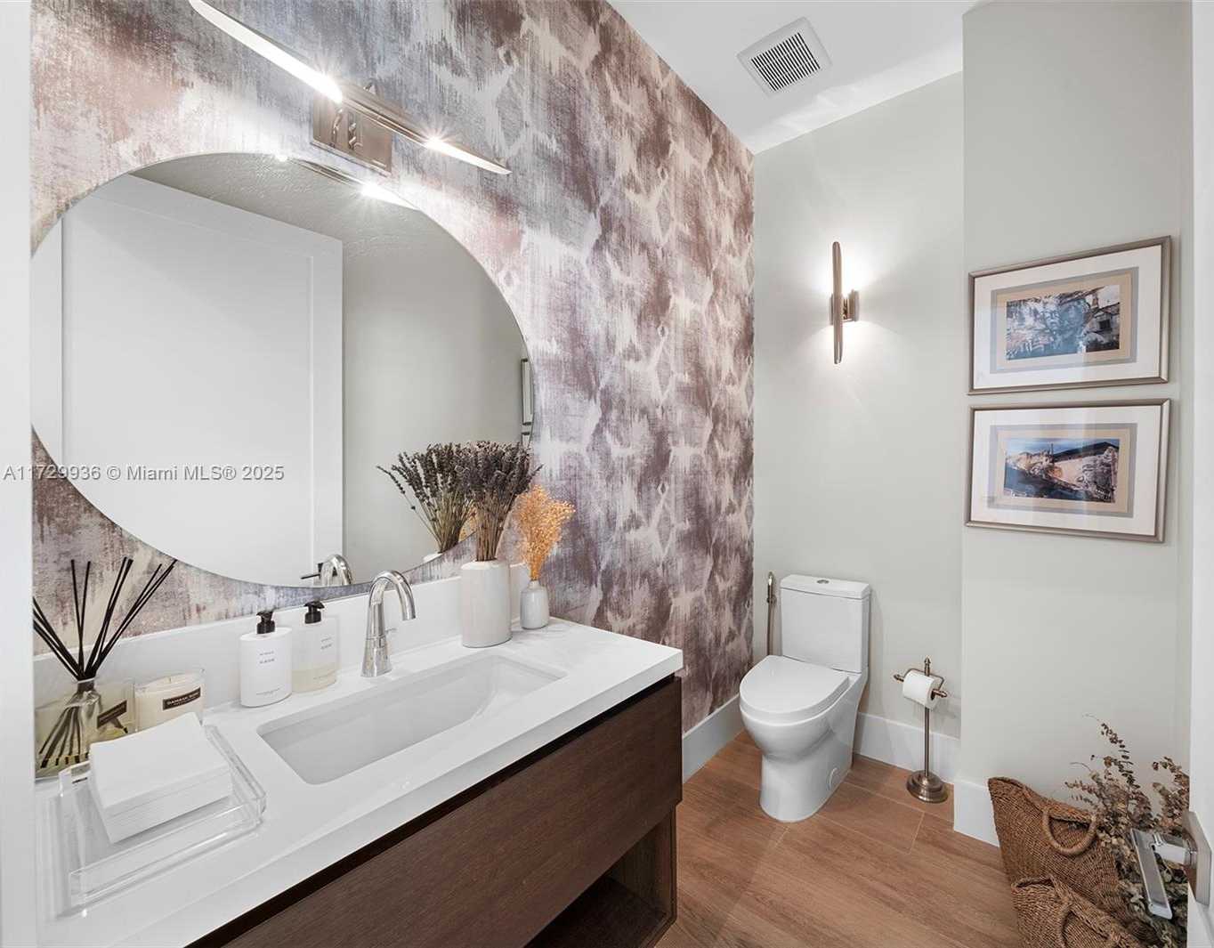 Small Image of 2001 MERIDIAN AVE #411, Miami Beach Number 7