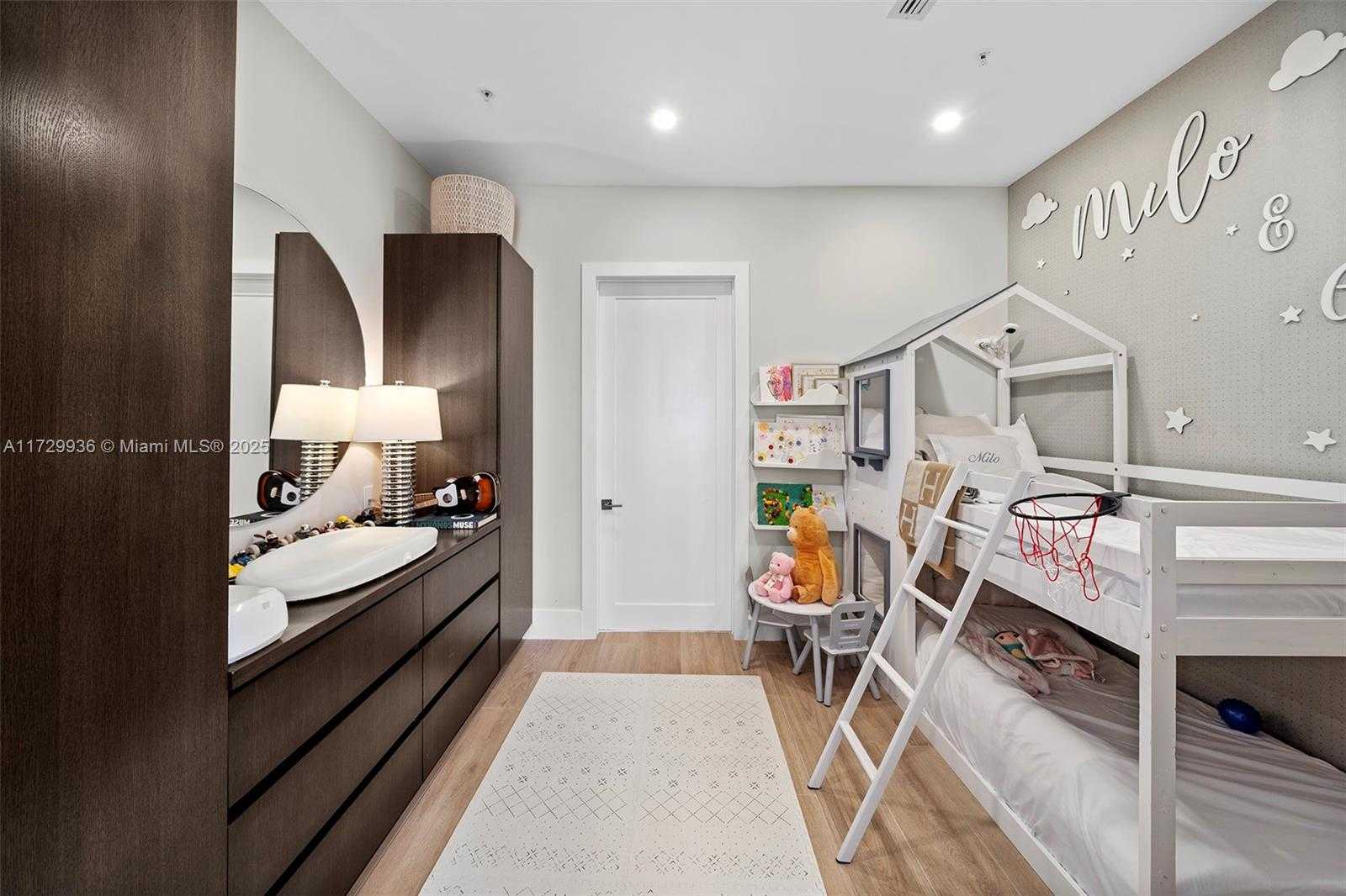 Small Image of 2001 MERIDIAN AVE #411, Miami Beach Number 8
