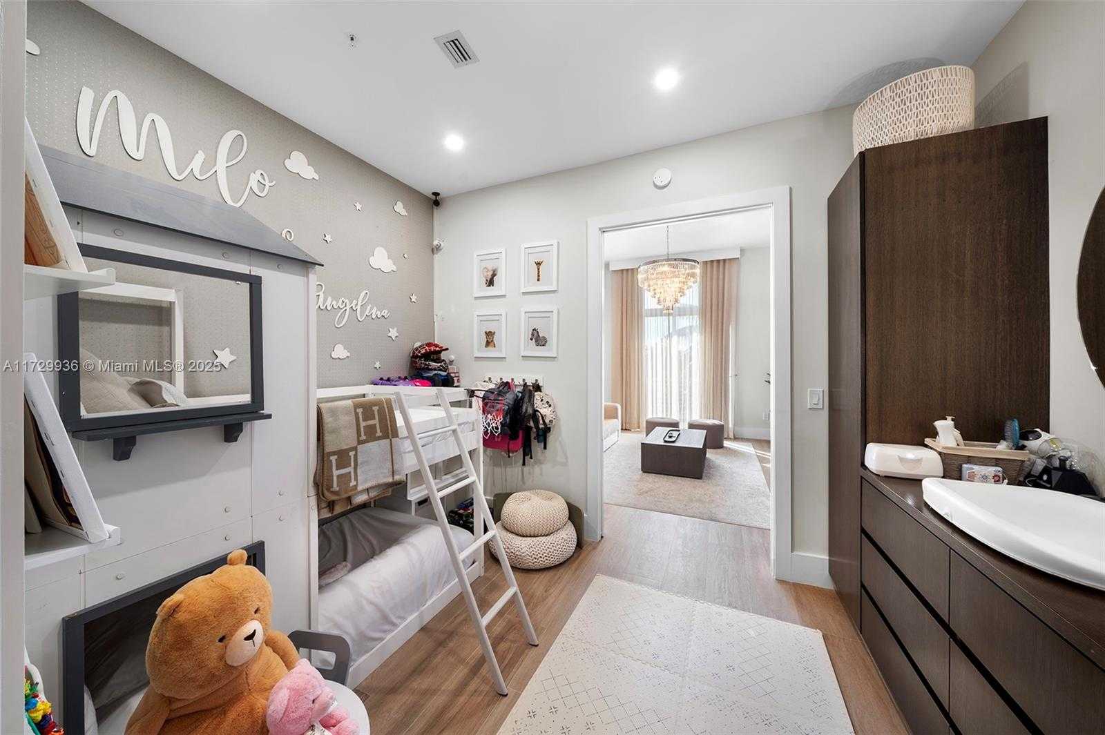 Small Image of 2001 MERIDIAN AVE #411, Miami Beach Number 9