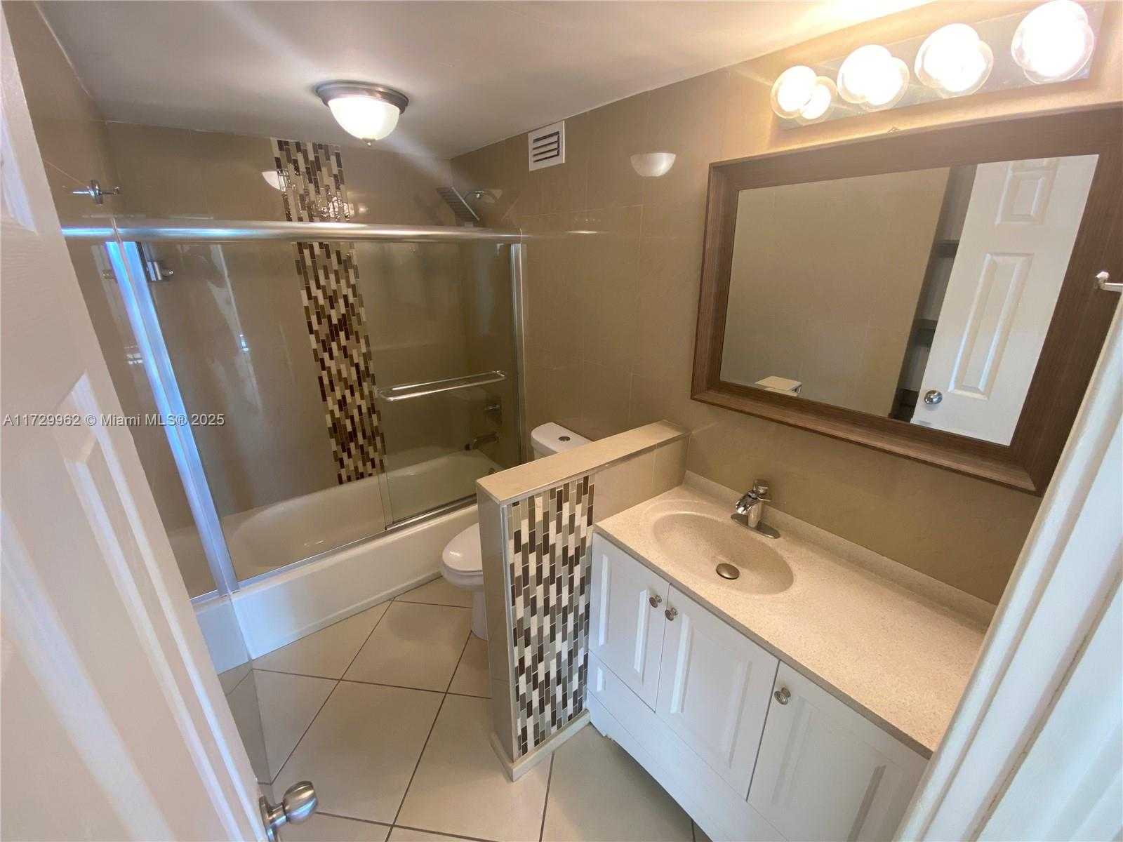 Small Image of 2899 COLLINS AVE #1208, Miami Beach Number 10