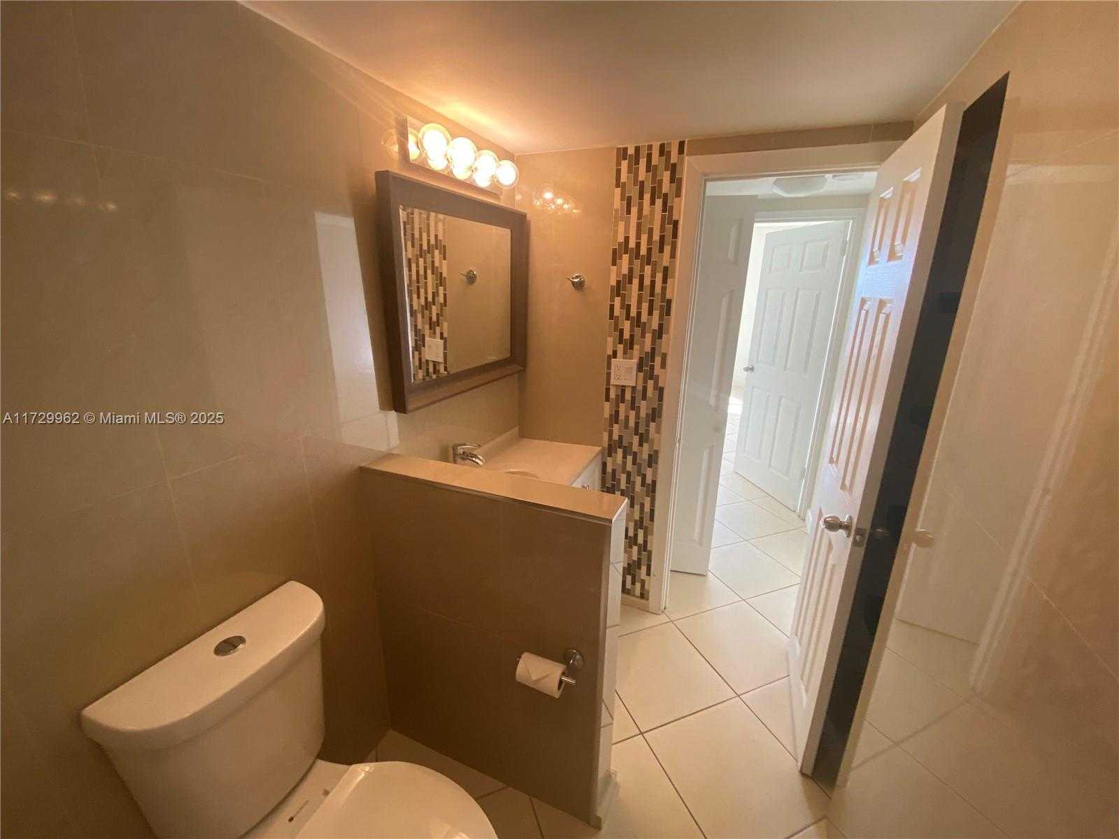 Small Image of 2899 COLLINS AVE #1208, Miami Beach Number 11