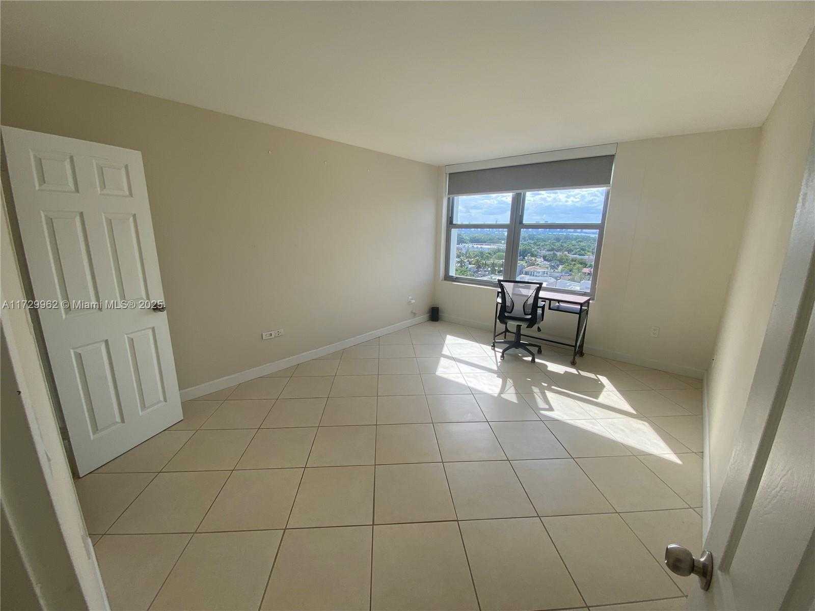 Small Image of 2899 COLLINS AVE #1208, Miami Beach Number 13