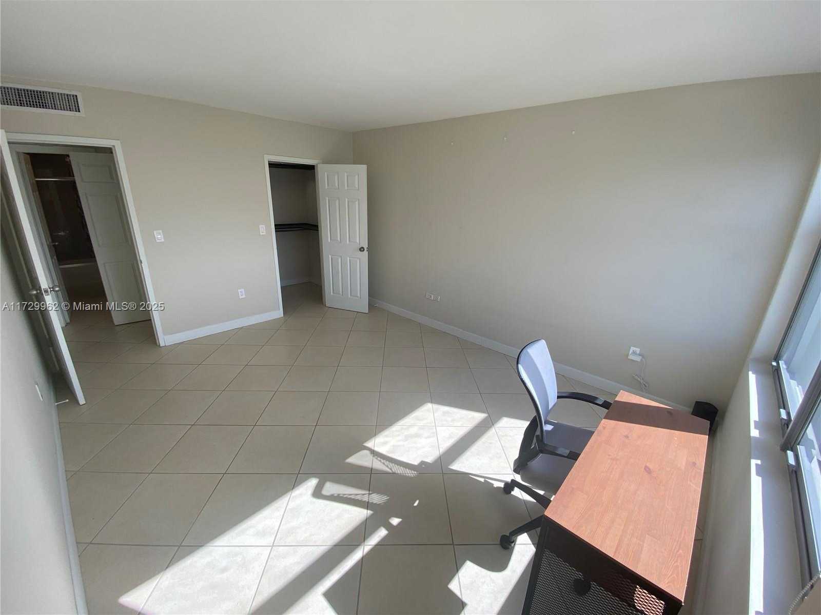 Small Image of 2899 COLLINS AVE #1208, Miami Beach Number 16
