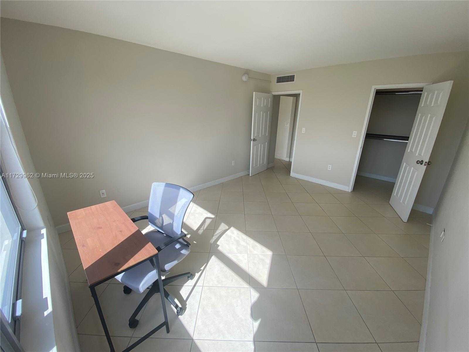 Small Image of 2899 COLLINS AVE #1208, Miami Beach Number 17