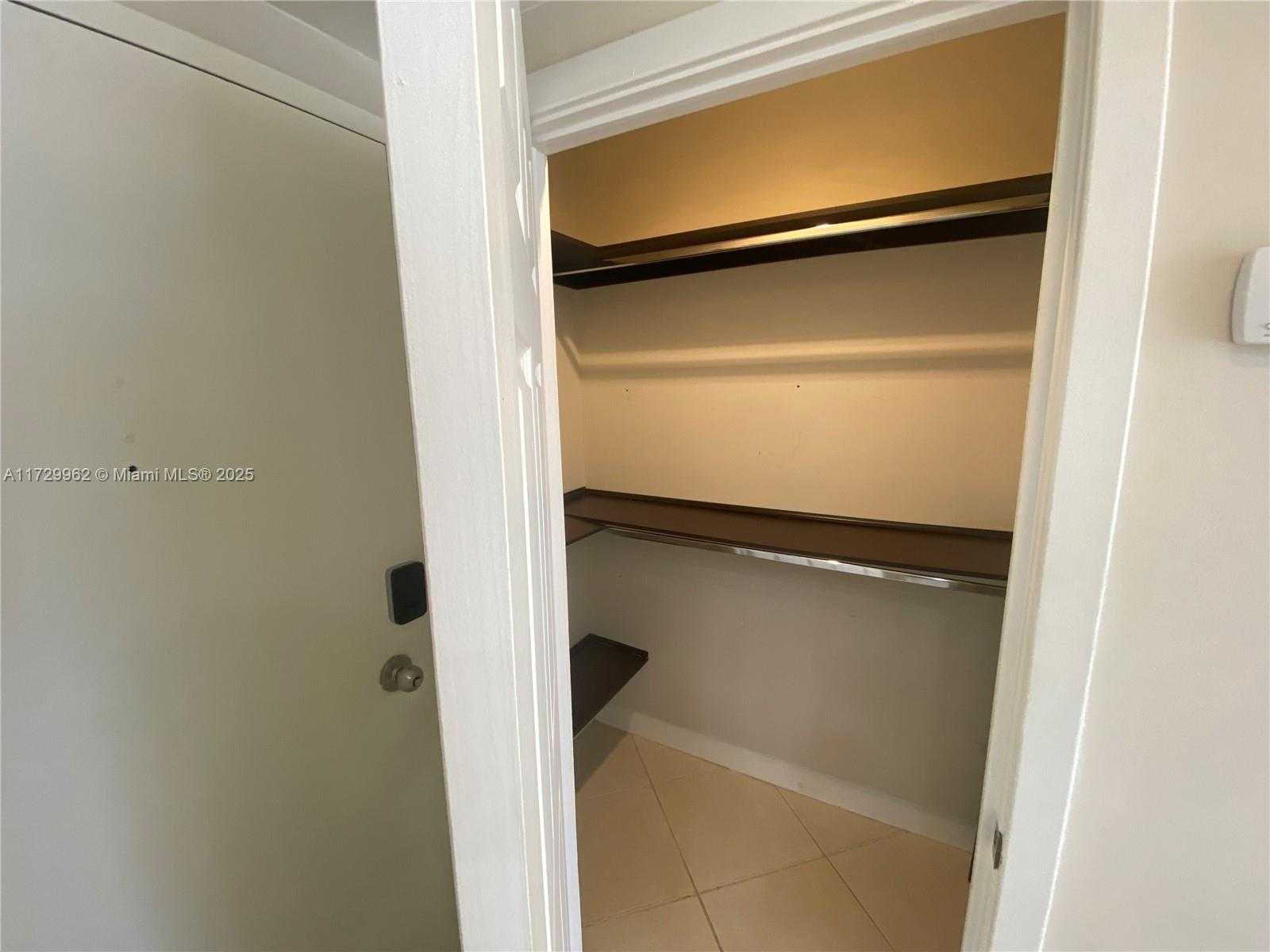 Small Image of 2899 COLLINS AVE #1208, Miami Beach Number 18