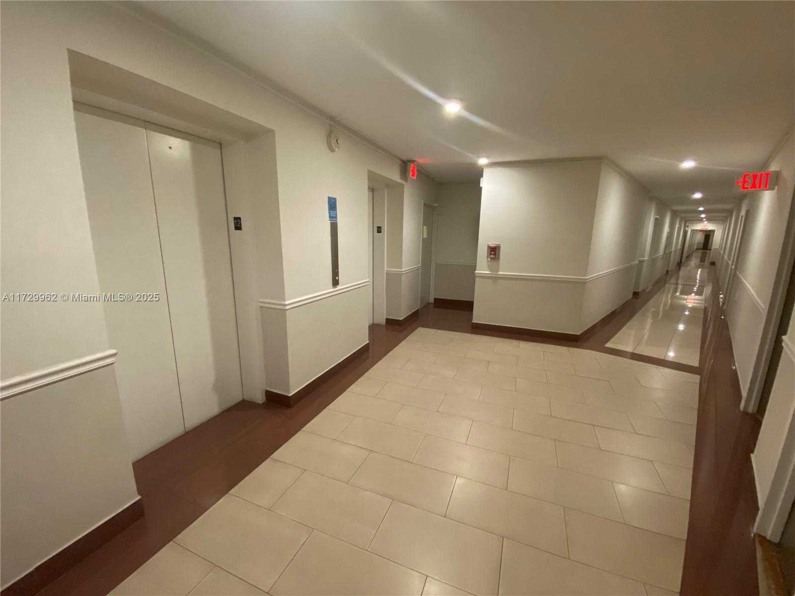 Small Image of 2899 COLLINS AVE #1208, Miami Beach Number 20