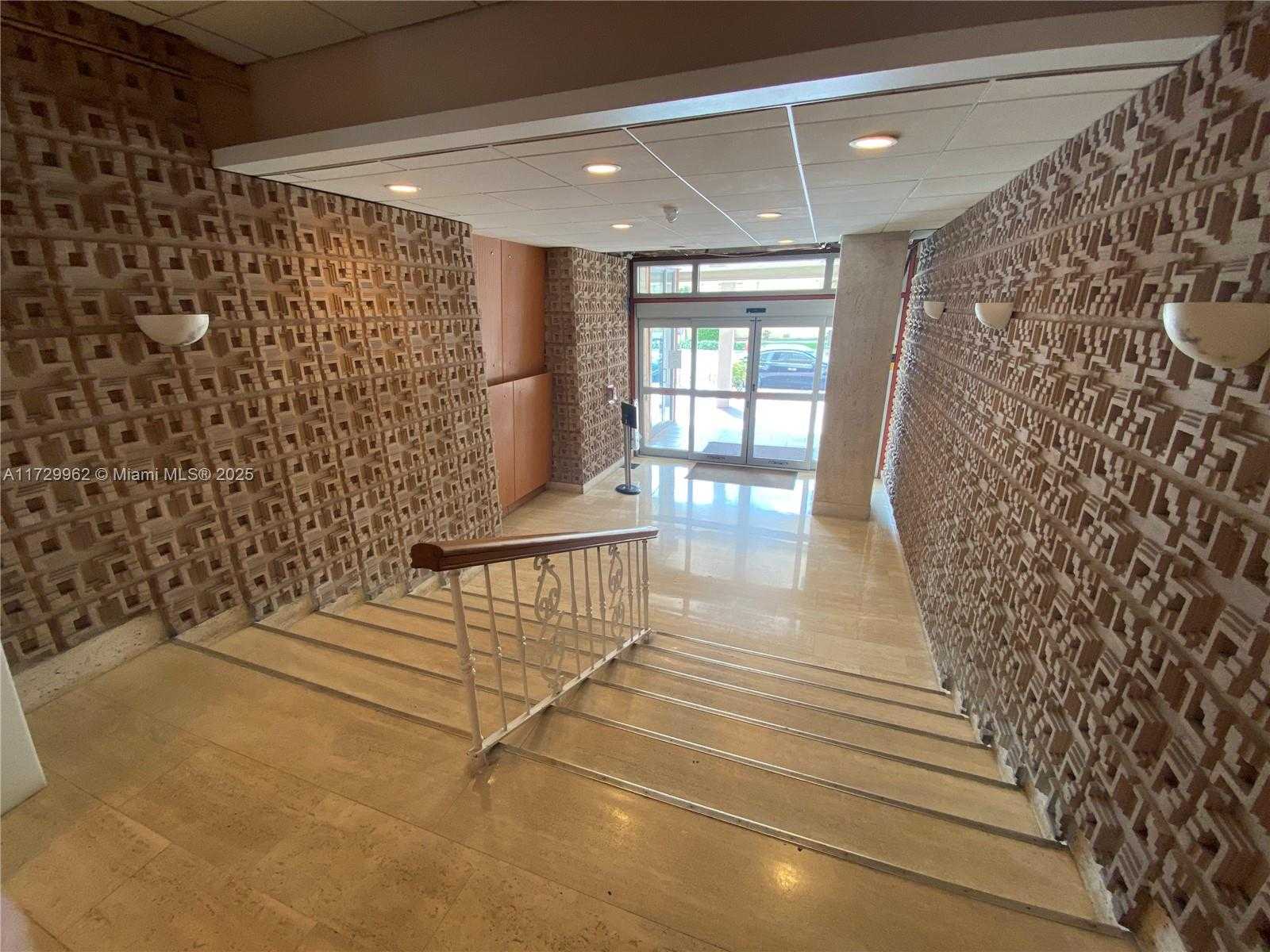 Small Image of 2899 COLLINS AVE #1208, Miami Beach Number 22