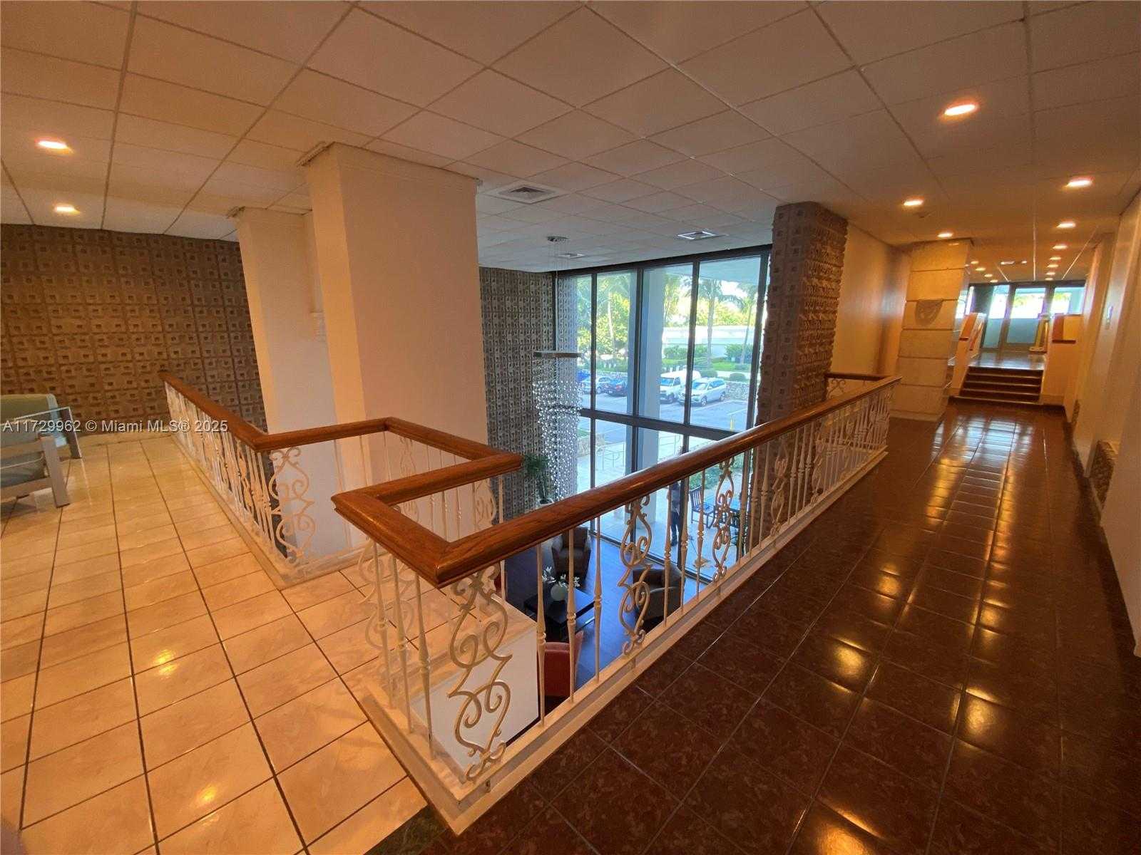 Small Image of 2899 COLLINS AVE #1208, Miami Beach Number 26