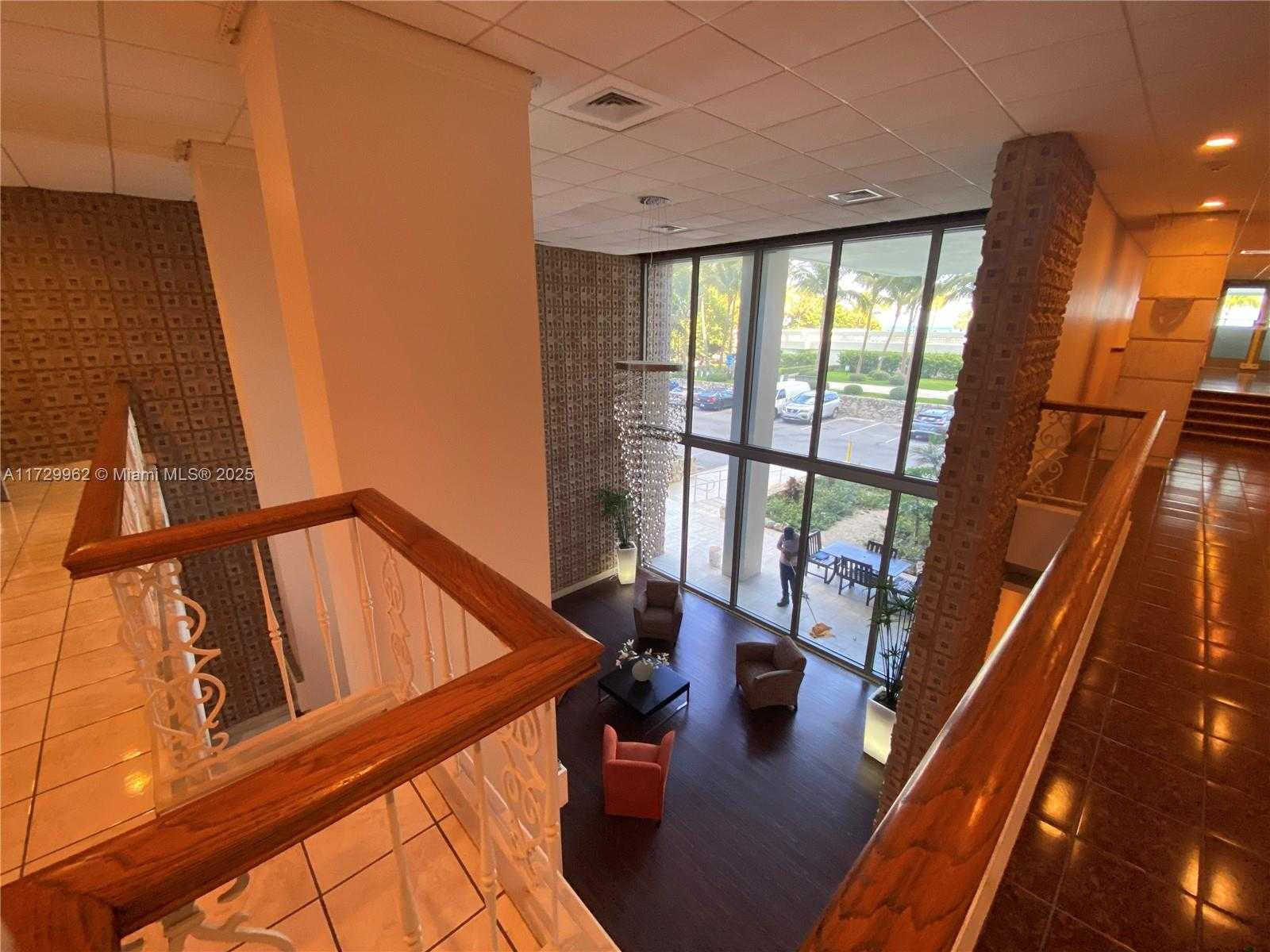 Small Image of 2899 COLLINS AVE #1208, Miami Beach Number 27