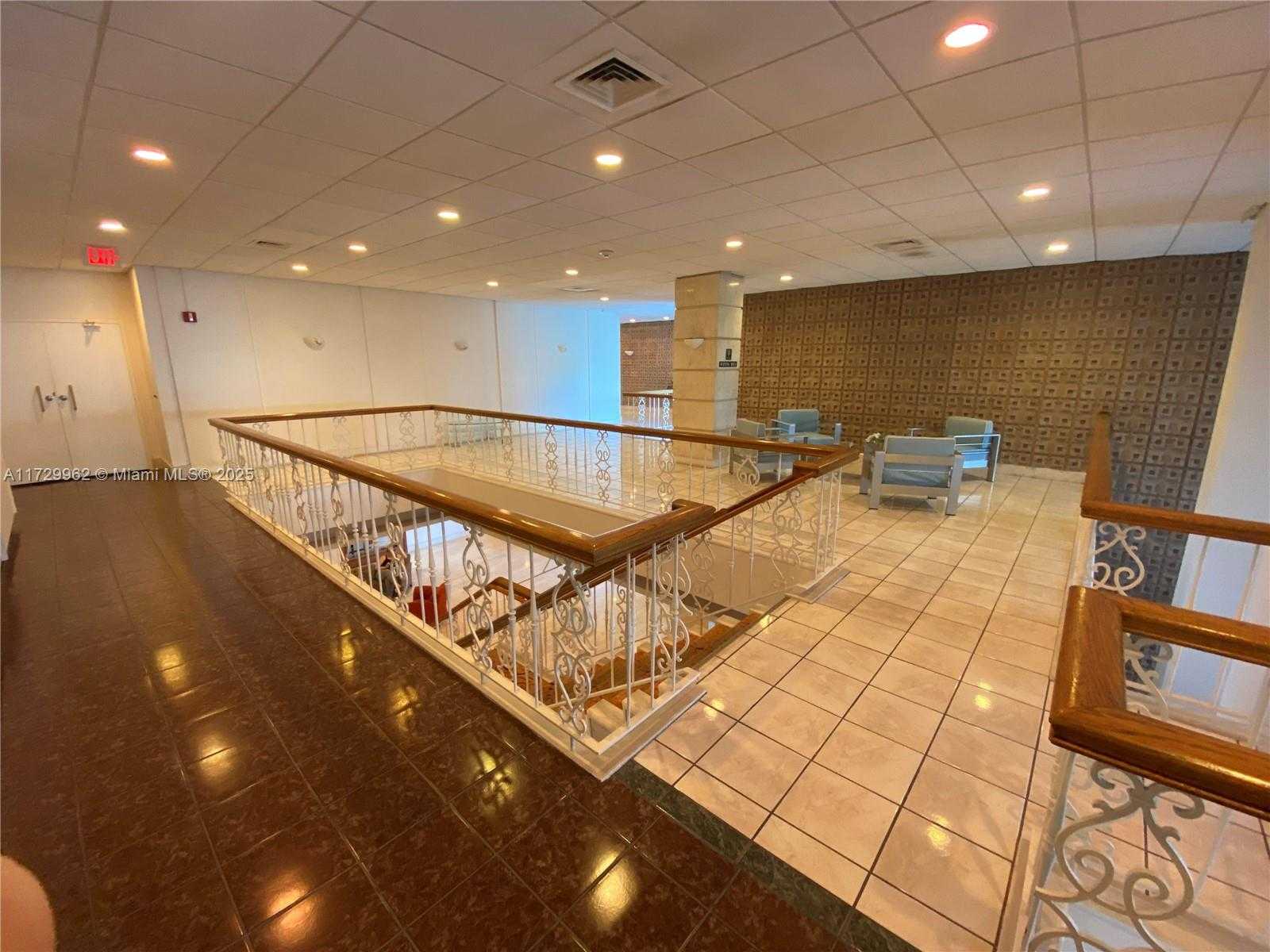 Small Image of 2899 COLLINS AVE #1208, Miami Beach Number 28