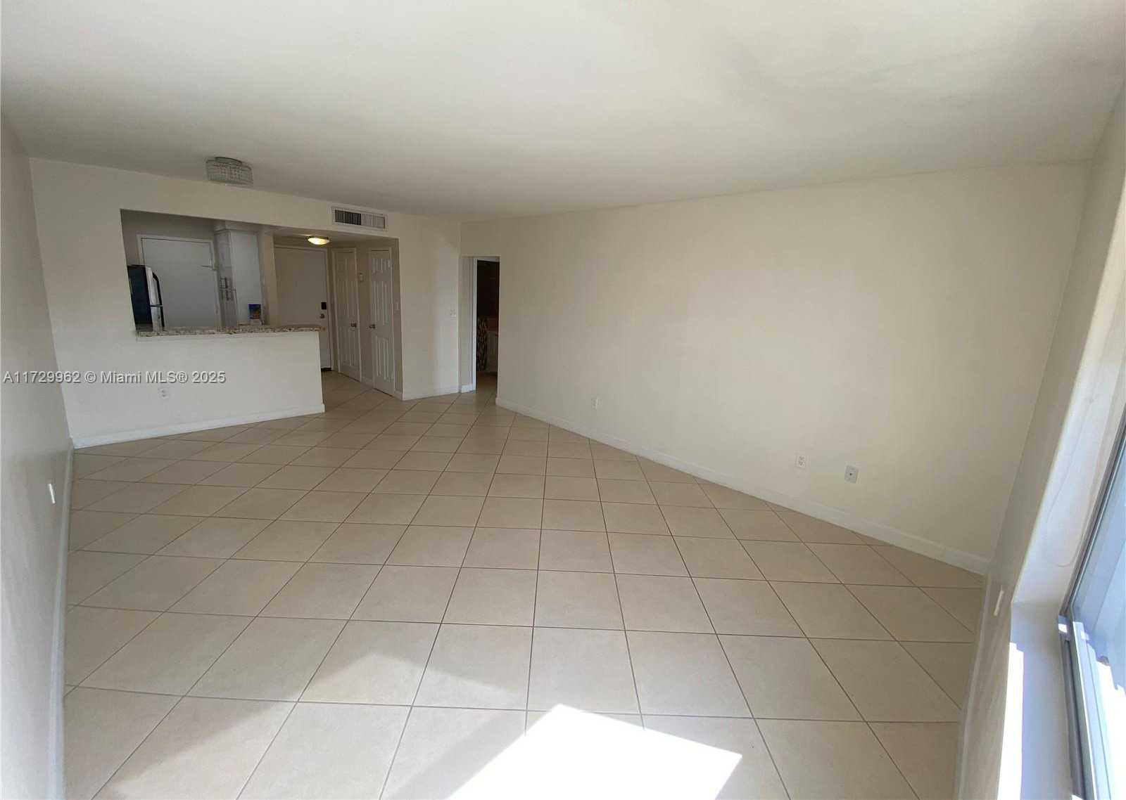 Small Image of 2899 COLLINS AVE #1208, Miami Beach Number 8