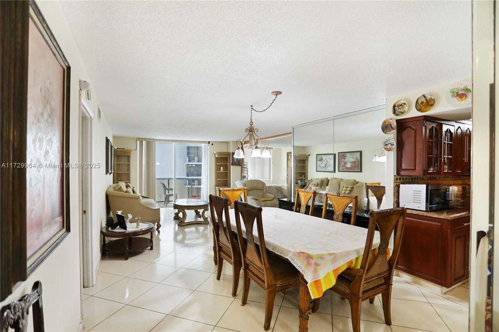 Small Image of 6039 COLLINS AVE #607, Miami Beach Number 3