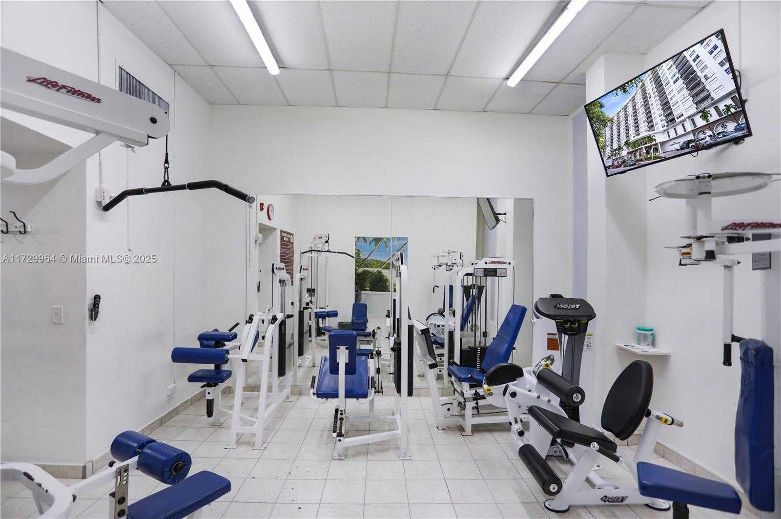 Small Image of 6039 COLLINS AVE #607, Miami Beach Number 5