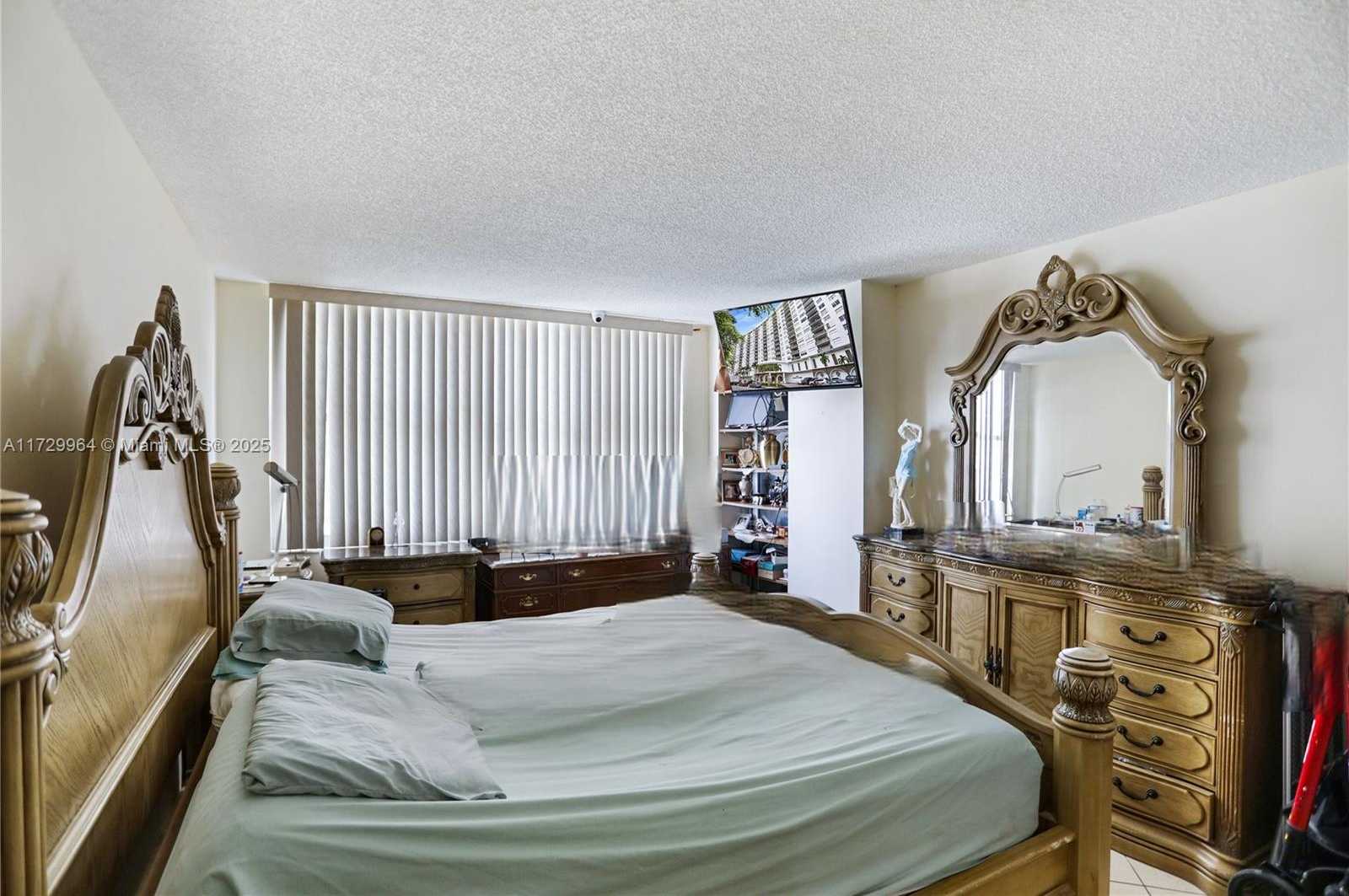 Small Image of 6039 COLLINS AVE #607, Miami Beach Number 7