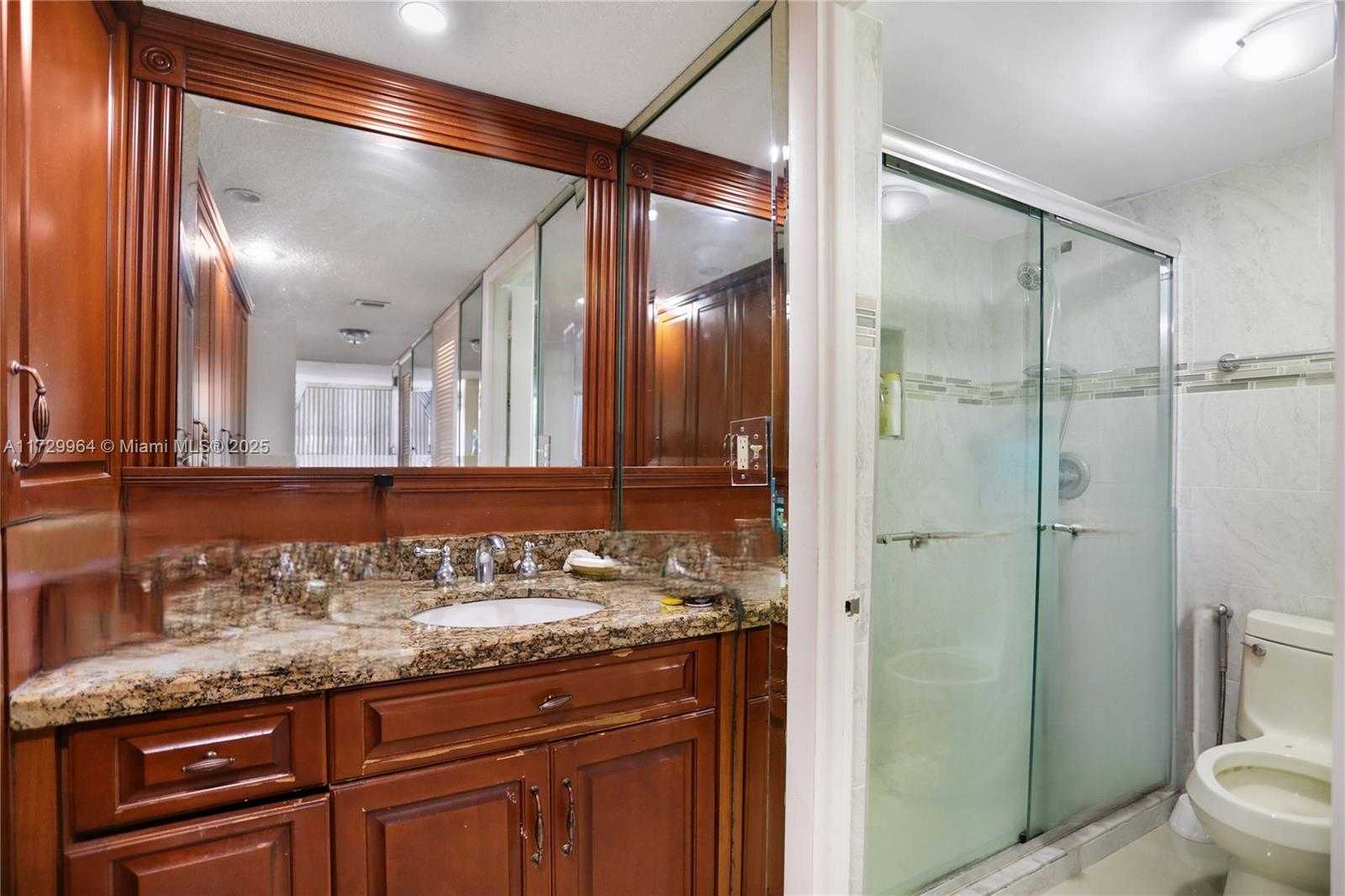 Small Image of 6039 COLLINS AVE #607, Miami Beach Number 8