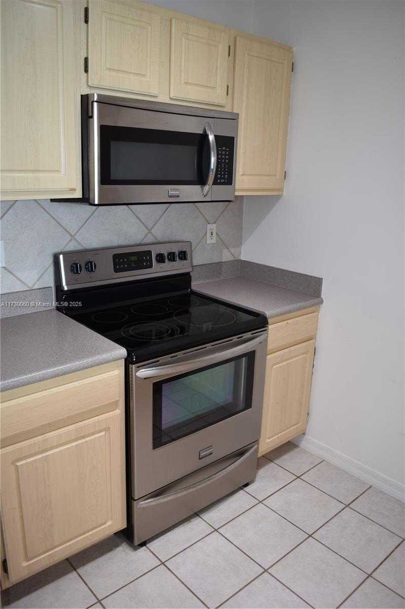 Small Image of 2665 SOUTH WEST 37 AVE #613, Miami Number 6