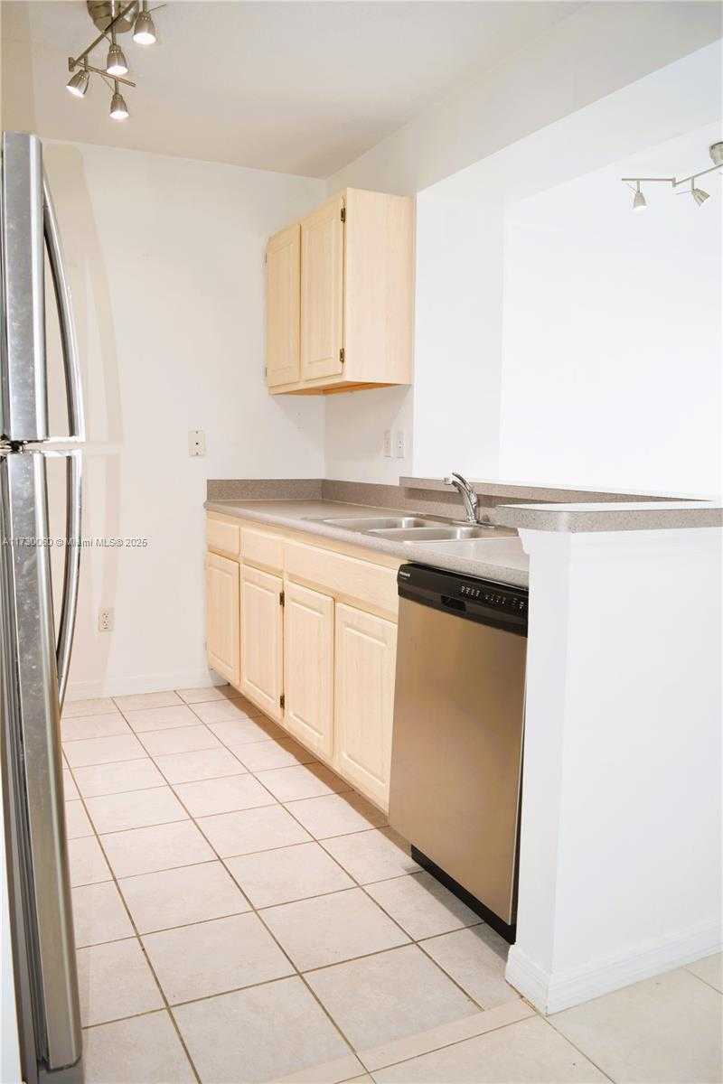 Small Image of 2665 SOUTH WEST 37 AVE #613, Miami Number 7