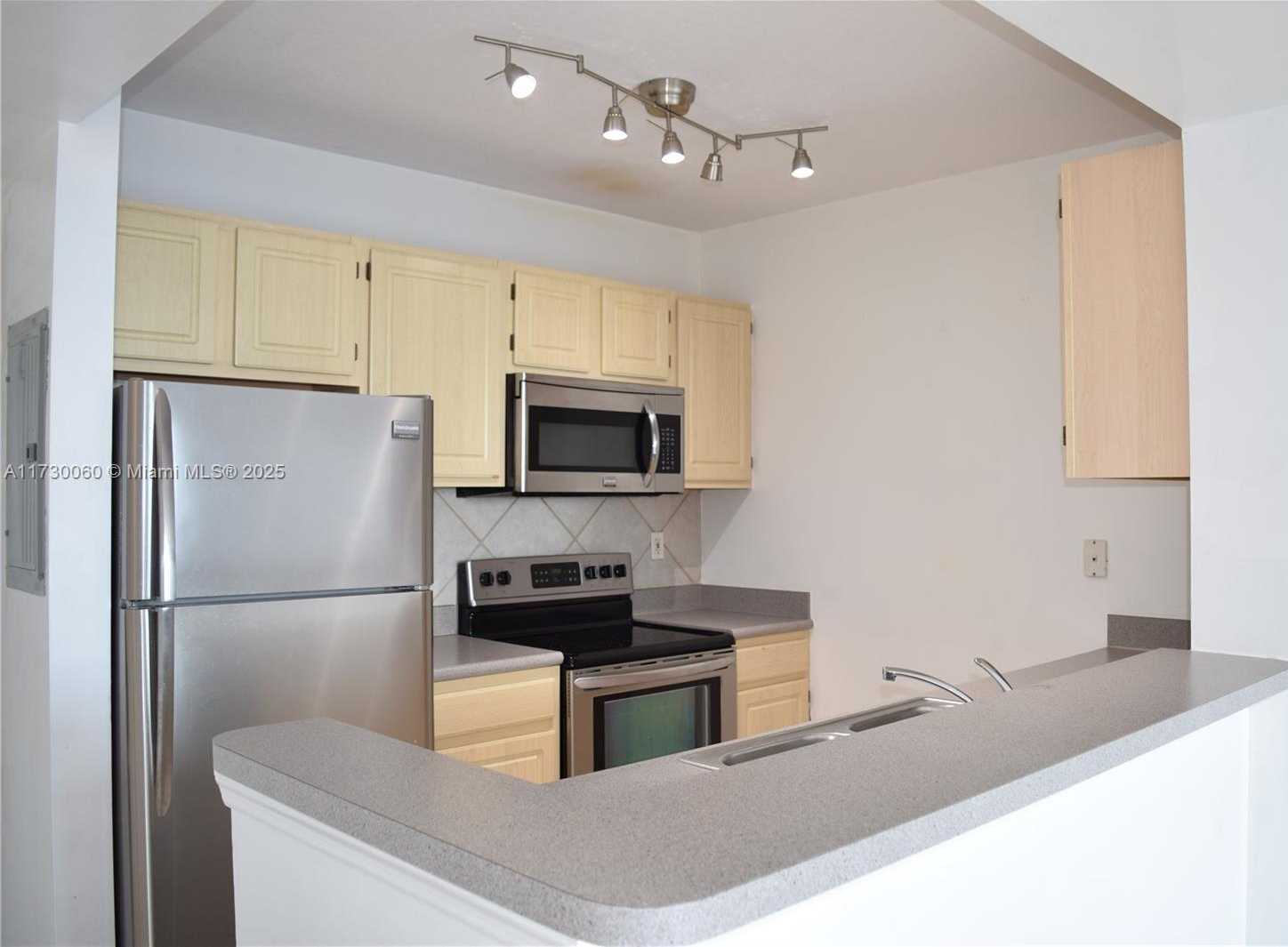 Small Image of 2665 SOUTH WEST 37 AVE #613, Miami Number 8