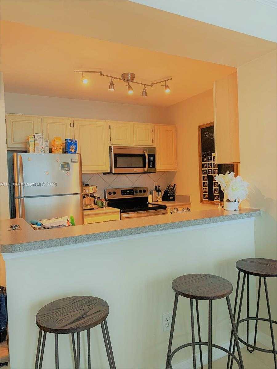 Small Image of 2665 SOUTH WEST 37 AVE #613, Miami Number 9