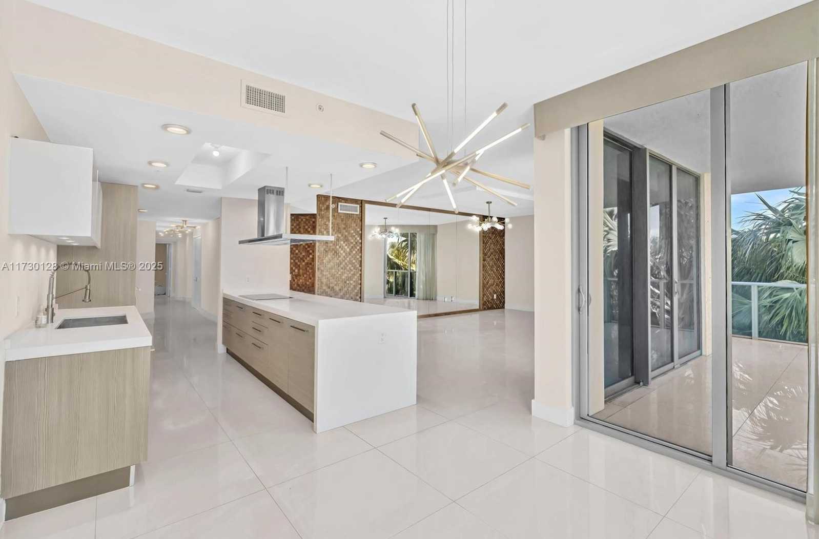Small Image of 17301 BISCAYNE BLVD #210, North Miami Beach Number 10