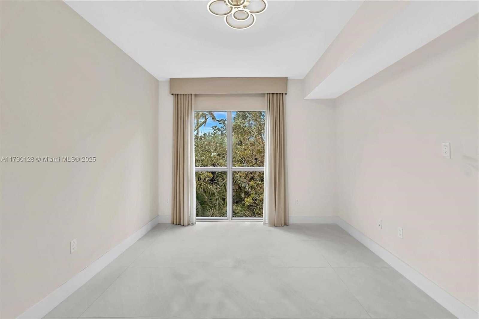 Small Image of 17301 BISCAYNE BLVD #210, North Miami Beach Number 12