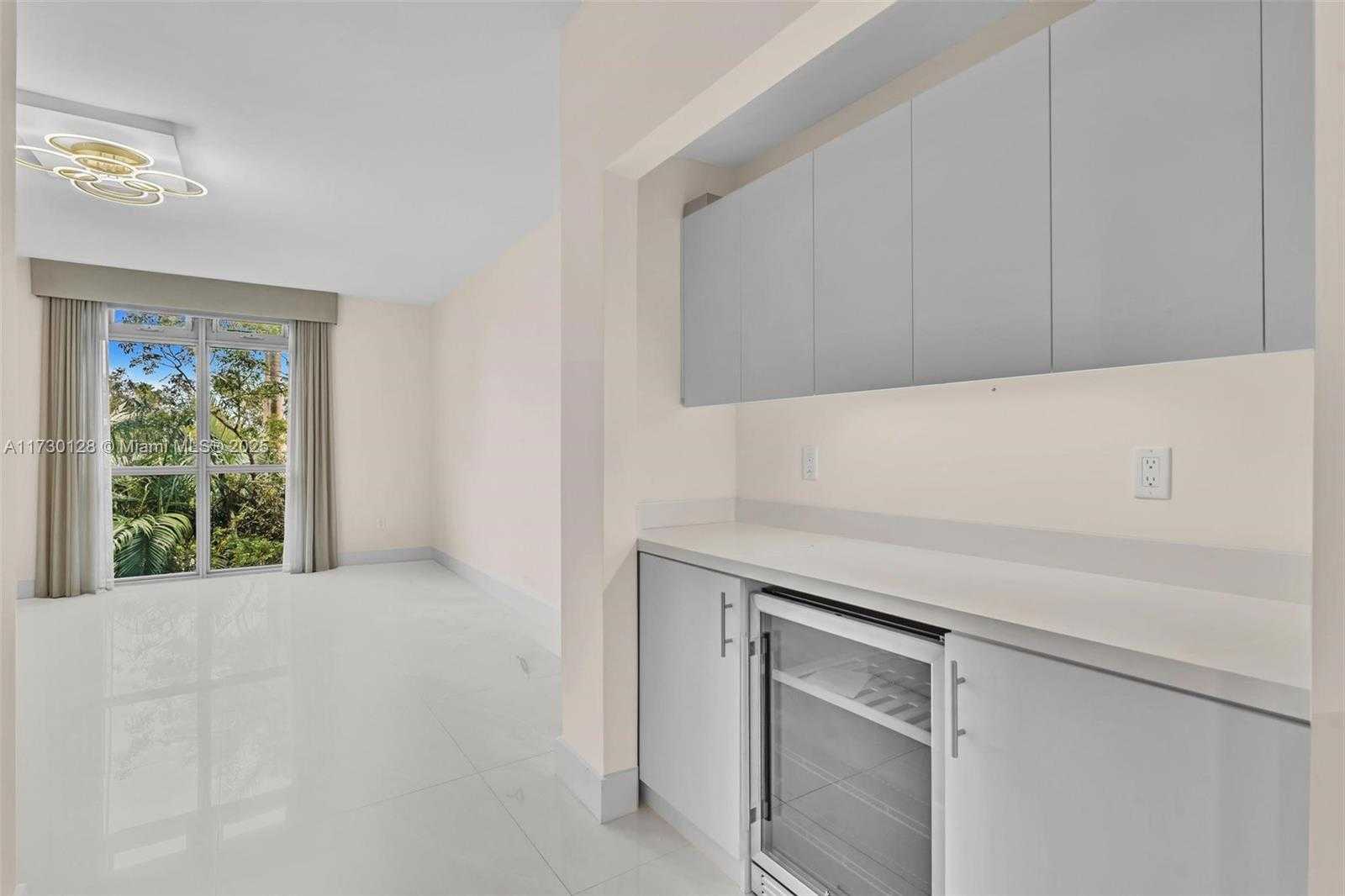 Small Image of 17301 BISCAYNE BLVD #210, North Miami Beach Number 14