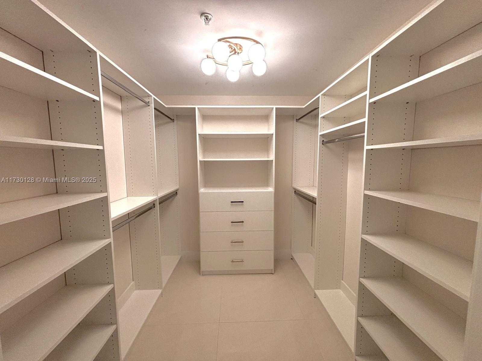 Small Image of 17301 BISCAYNE BLVD #210, North Miami Beach Number 18