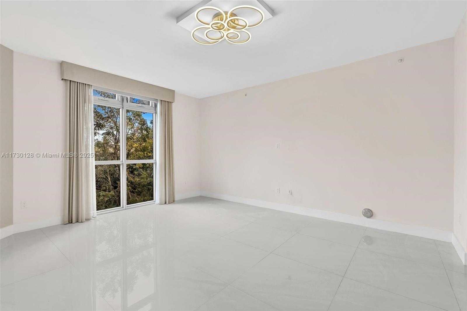 Small Image of 17301 BISCAYNE BLVD #210, North Miami Beach Number 19