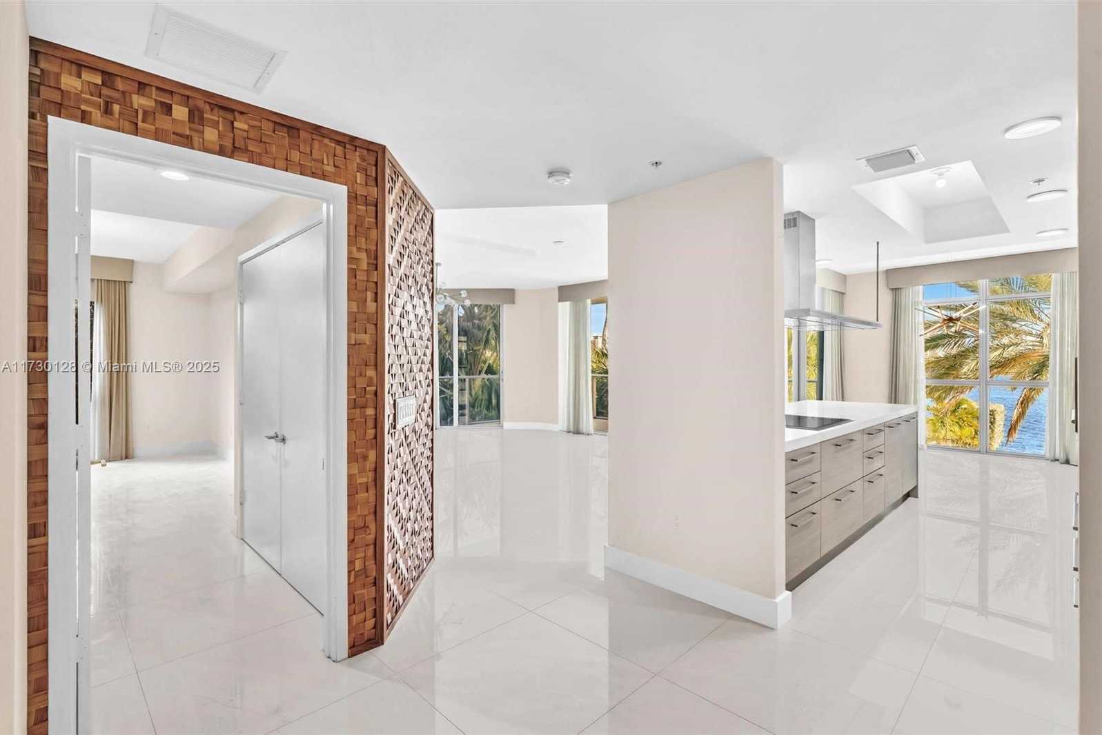 Small Image of 17301 BISCAYNE BLVD #210, North Miami Beach Number 2