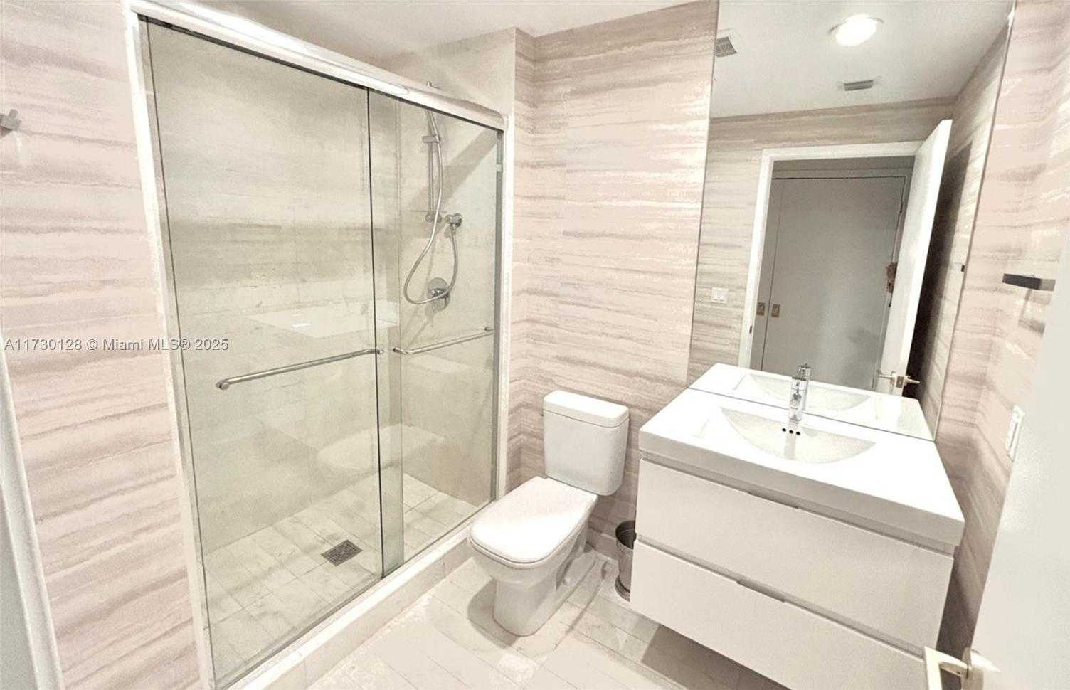 Small Image of 17301 BISCAYNE BLVD #210, North Miami Beach Number 22