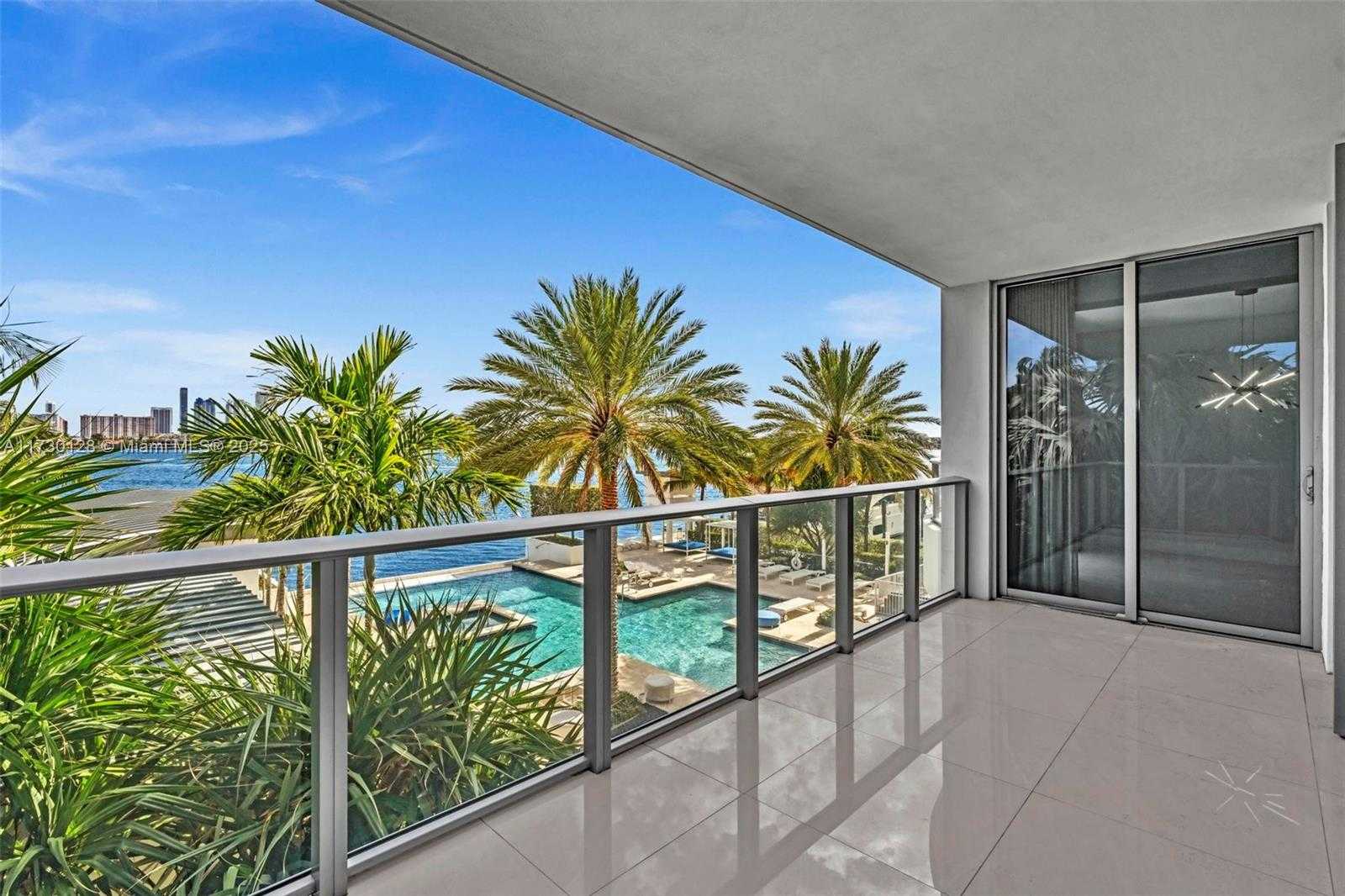 Small Image of 17301 BISCAYNE BLVD #210, North Miami Beach Number 24