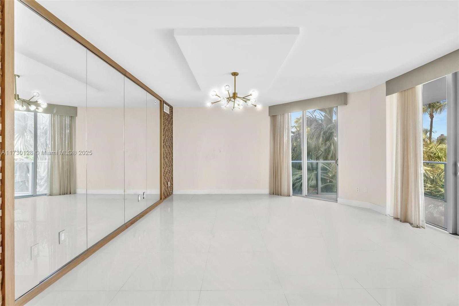 Small Image of 17301 BISCAYNE BLVD #210, North Miami Beach Number 3