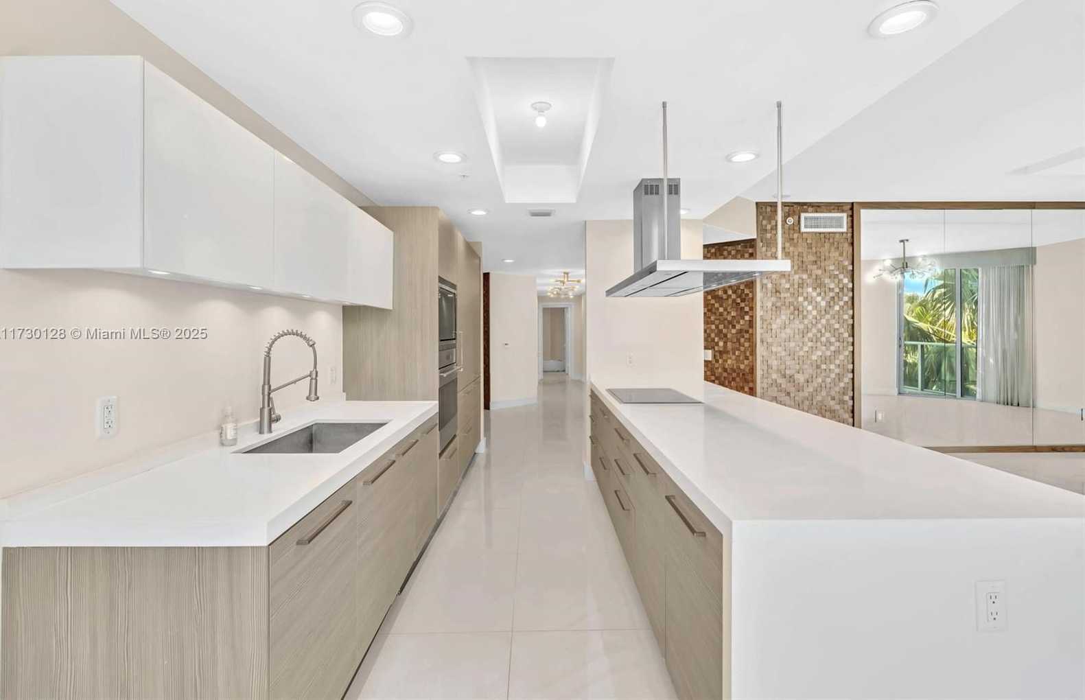 Small Image of 17301 BISCAYNE BLVD #210, North Miami Beach Number 8
