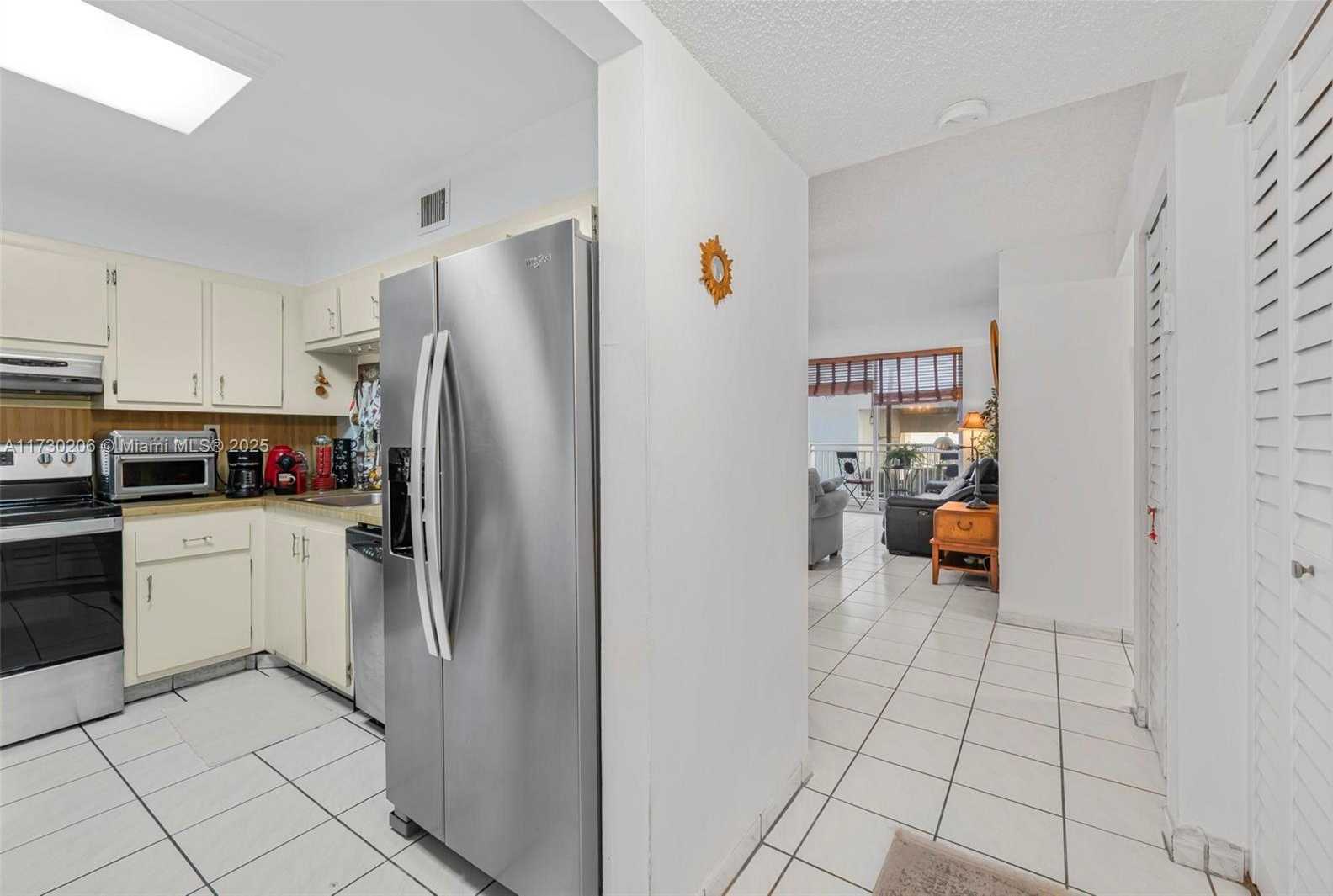 Small Image of 1666 WEST AVE #207, Miami Beach Number 4