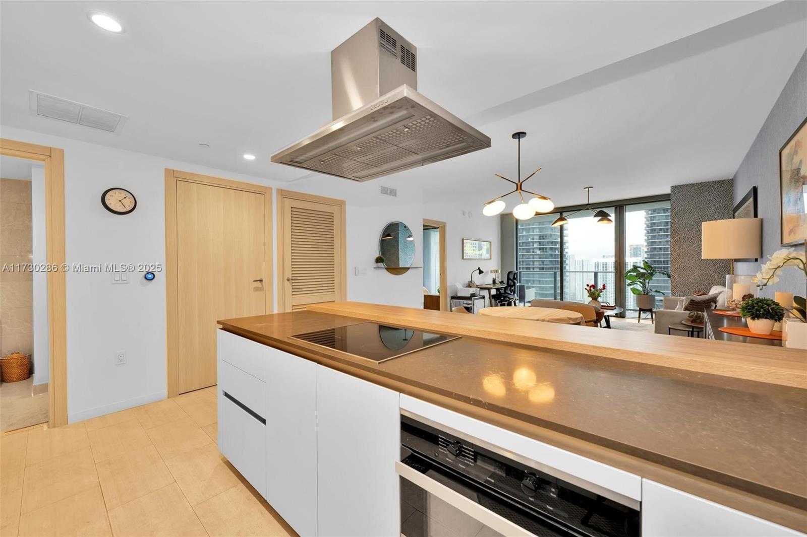 Small Image of 1000 BRICKELL PLZ #3914, Miami Number 11