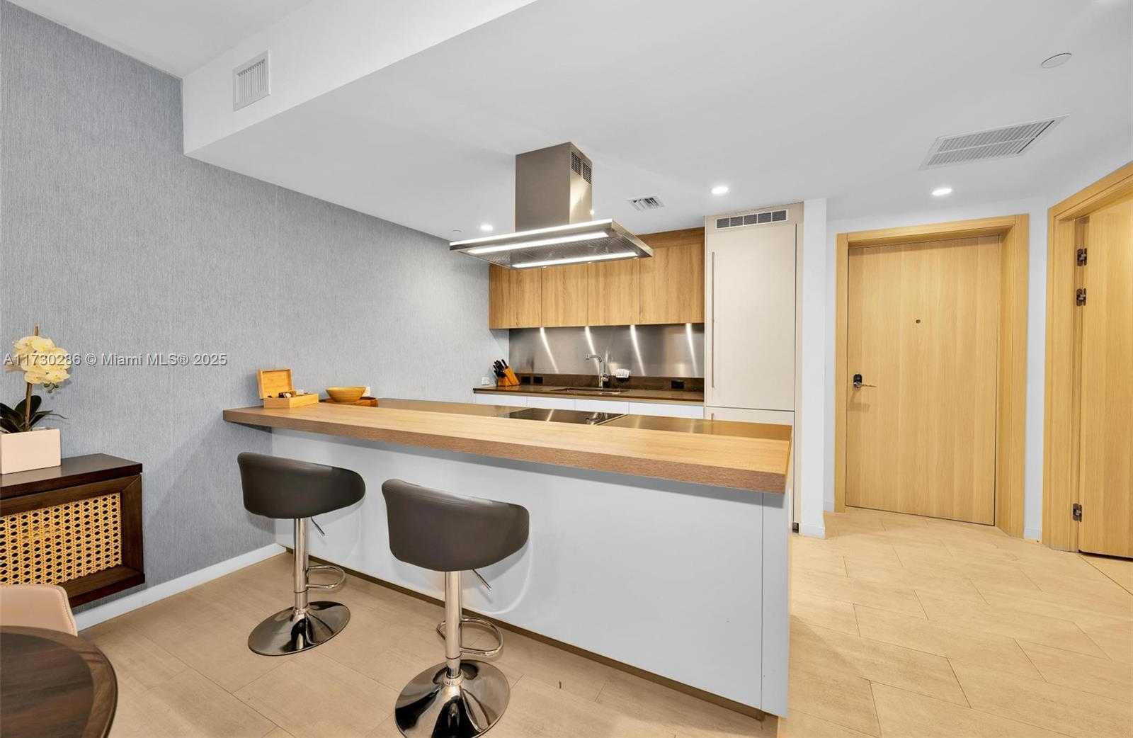 Small Image of 1000 BRICKELL PLZ #3914, Miami Number 8