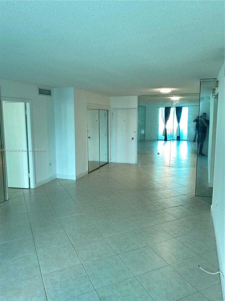Small Image of 5555 COLLINS AVE #6T, Miami Beach Number 4