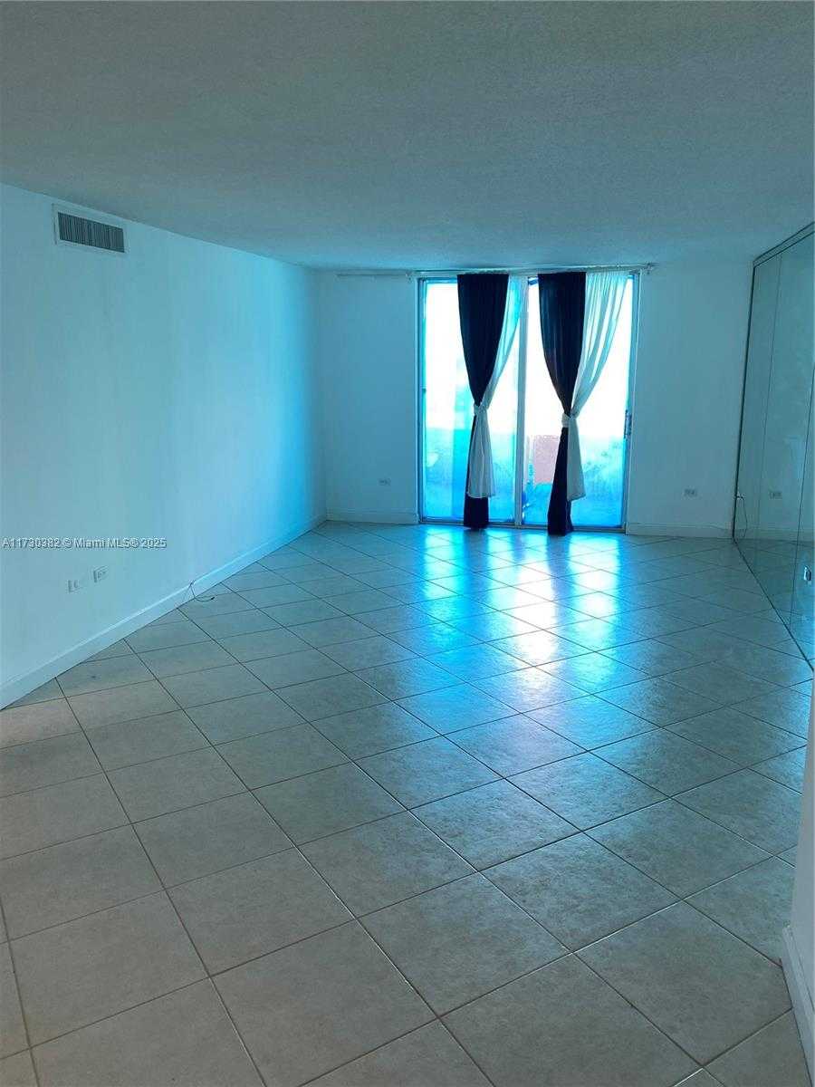 Small Image of 5555 COLLINS AVE #6T, Miami Beach Number 9