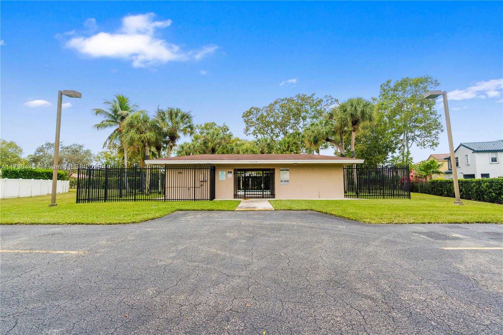 Small Image of 4084 FOREST HILL DR #4084, Cooper City Number 36