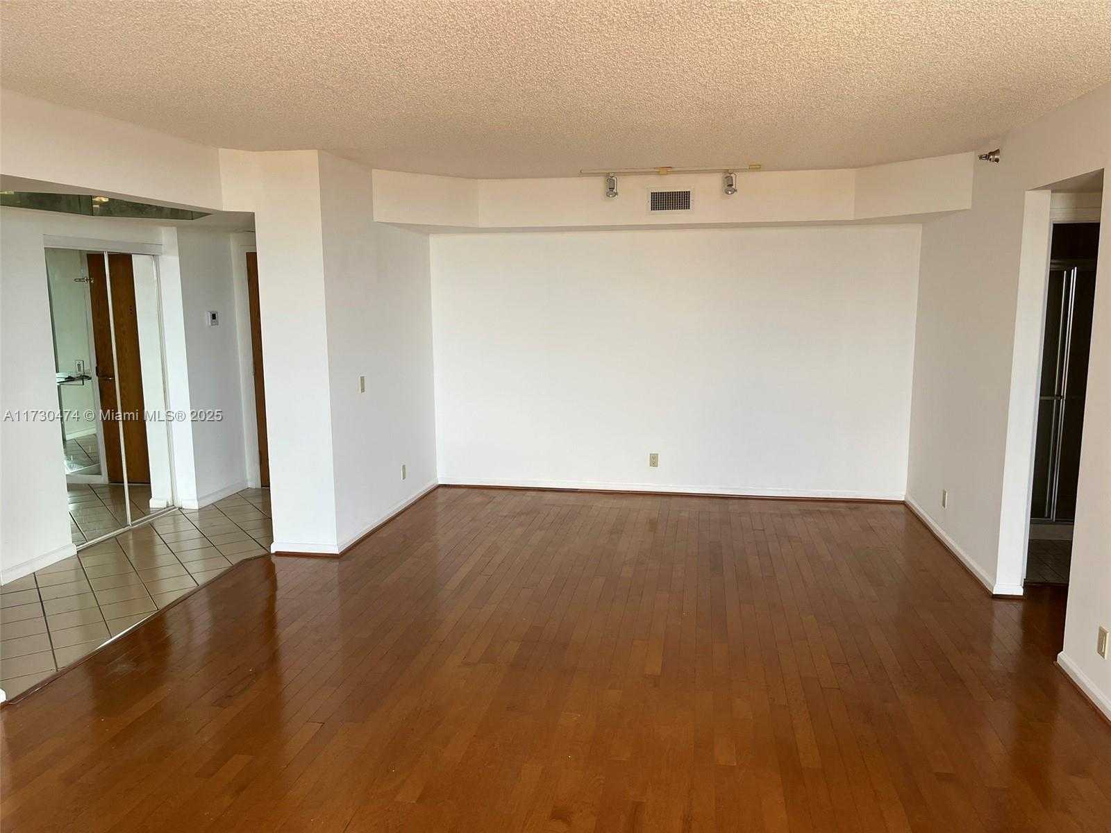 Small Image of 3610 YACHT CLUB DR #1214, Aventura Number 5