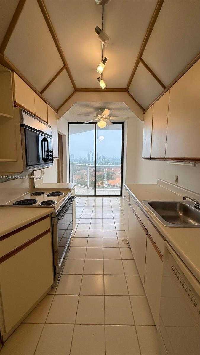 Small Image of 3610 YACHT CLUB DR #1214, Aventura Number 6