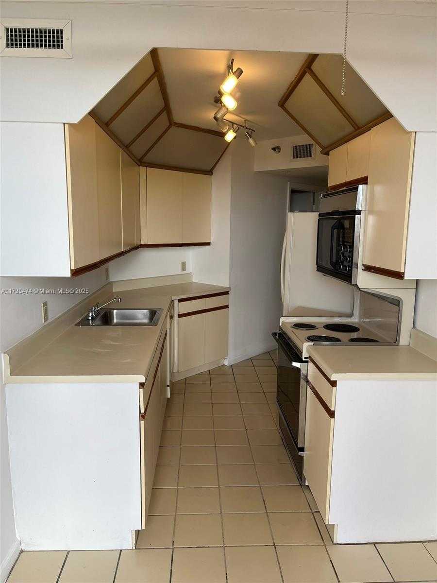 Small Image of 3610 YACHT CLUB DR #1214, Aventura Number 7